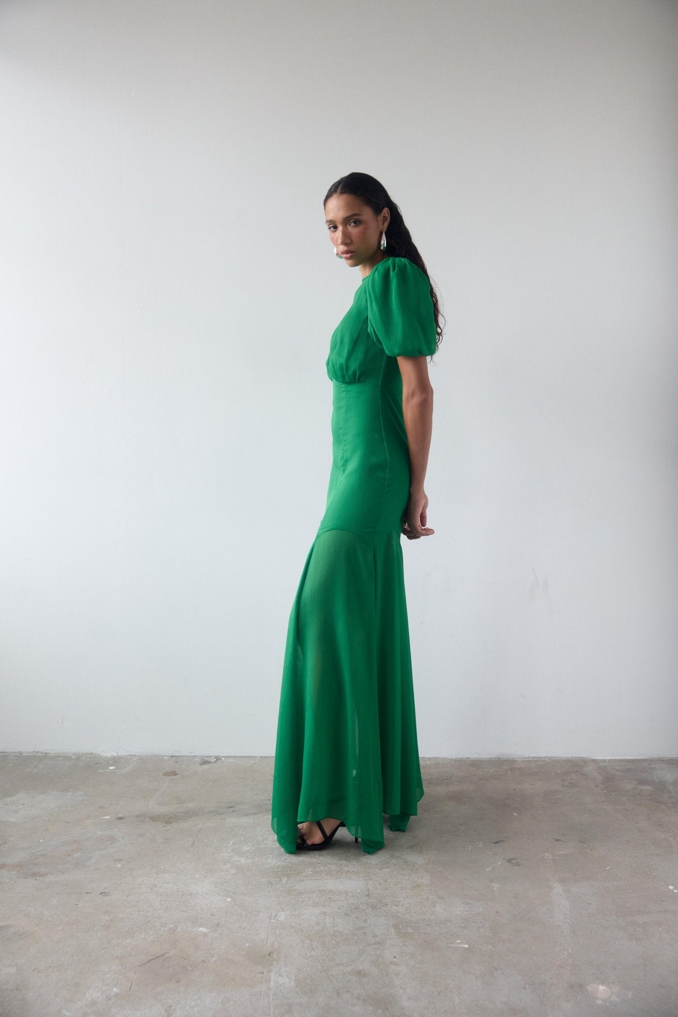 AGUA MAXI DRESS IN PALM GREEN CRINKLE CHIFFON DE LA VALI OFFICIAL AGUA MAXI DRESS IN PALM GREEN CRINKLE CHIFFON DE LA VALI OFFICIAL