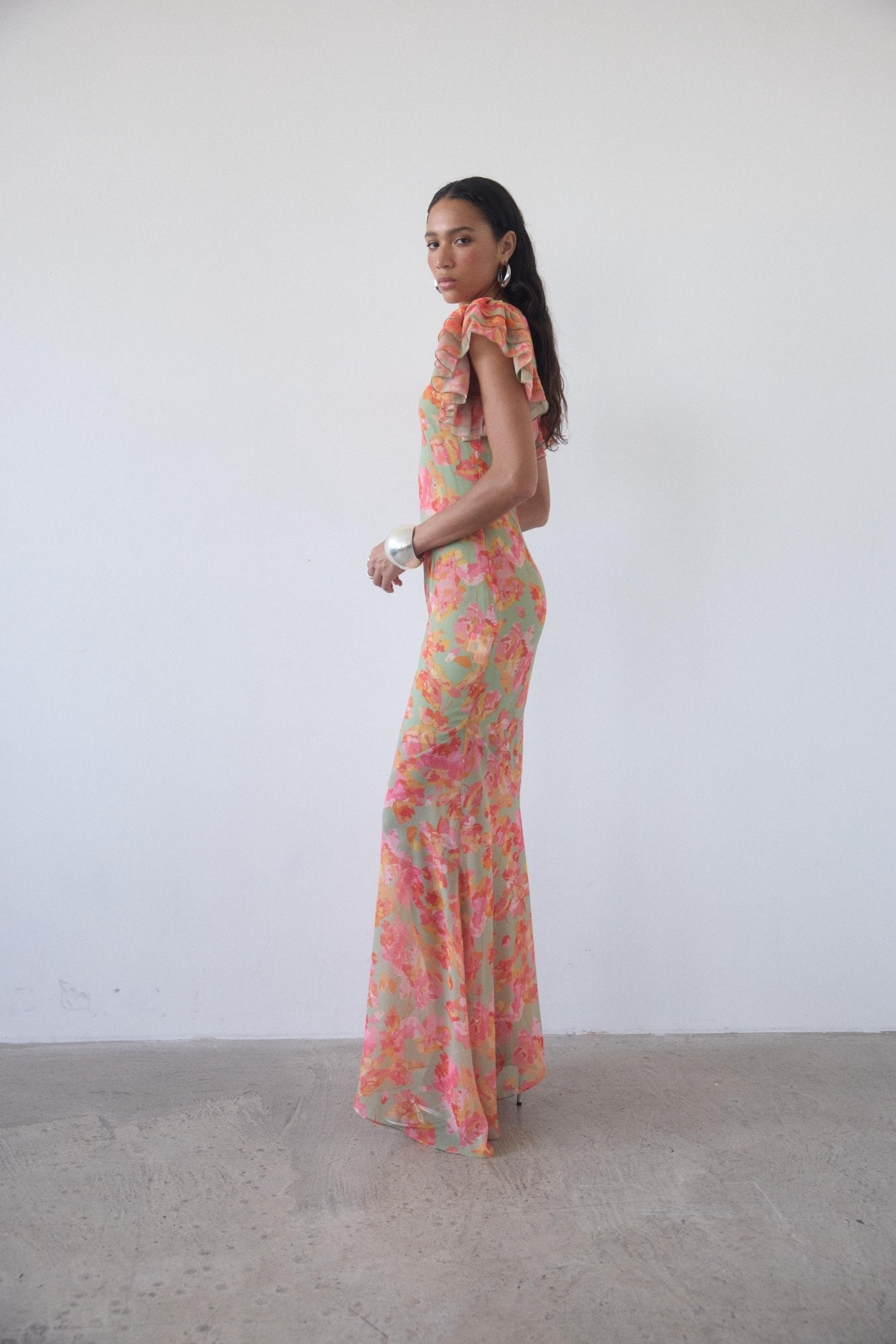 BOUGAINVILLEA CHIFFON MAXI DRESS IN SAGE FLORAL DE LA VALI OFFICIAL BOUGAINVILLEA CHIFFON MAXI DRESS IN SAGE FLORAL DE LA VALI OFFICIAL