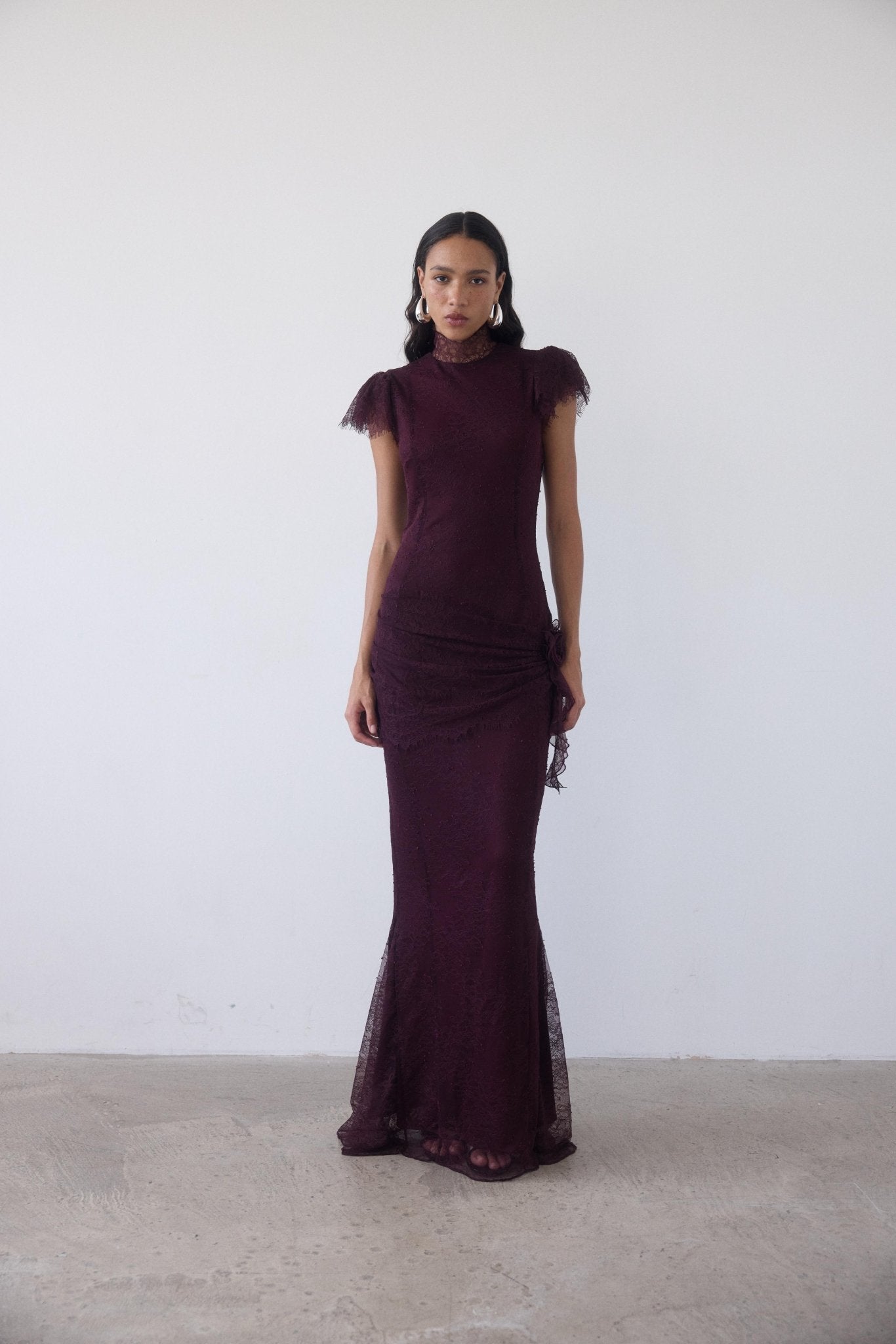 SILENTIUM MAXI DRESS IN MAROON LACE – DE LA VALI OFFICIAL