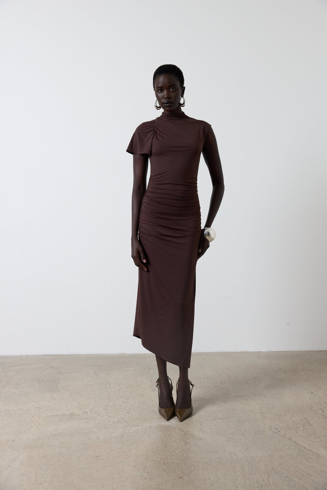GALLARDO MIDI DRESS IN CHOCOLATE SPANDEX JERSEY – DE LA VALI OFFICIAL