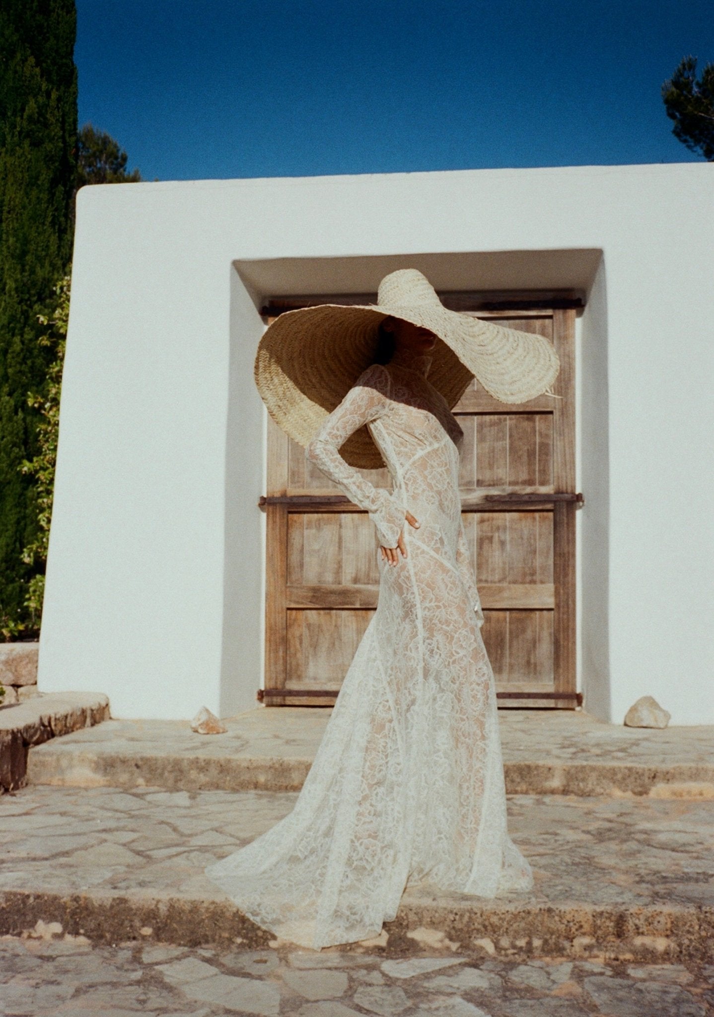HERMOSA MAXI DRESS IN IVORY LACE DE LA VALI OFFICIAL HERMOSA MAXI DRESS IN IVORY LACE DE LA VALI OFFICIAL