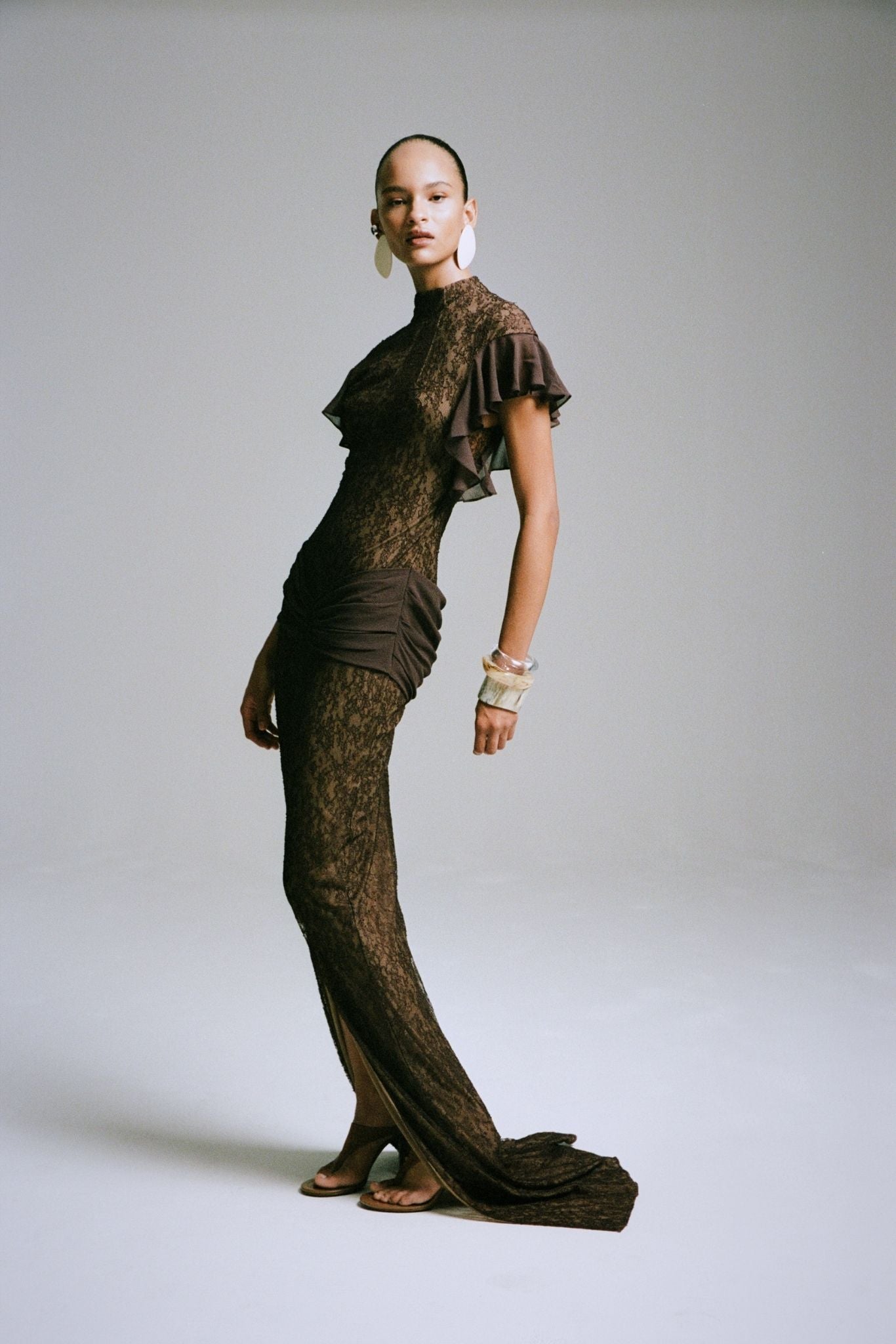 NOOR MAXI DRESS IN BROWN LACE - De La Vali