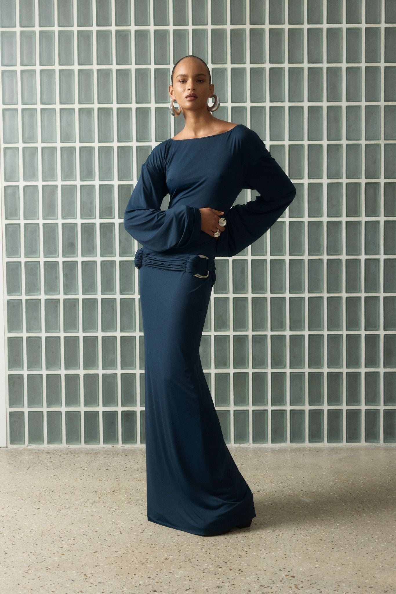QAMAR MAXI DRESS IN MIDNIGHT SPANDEX JERSEY - De La Vali