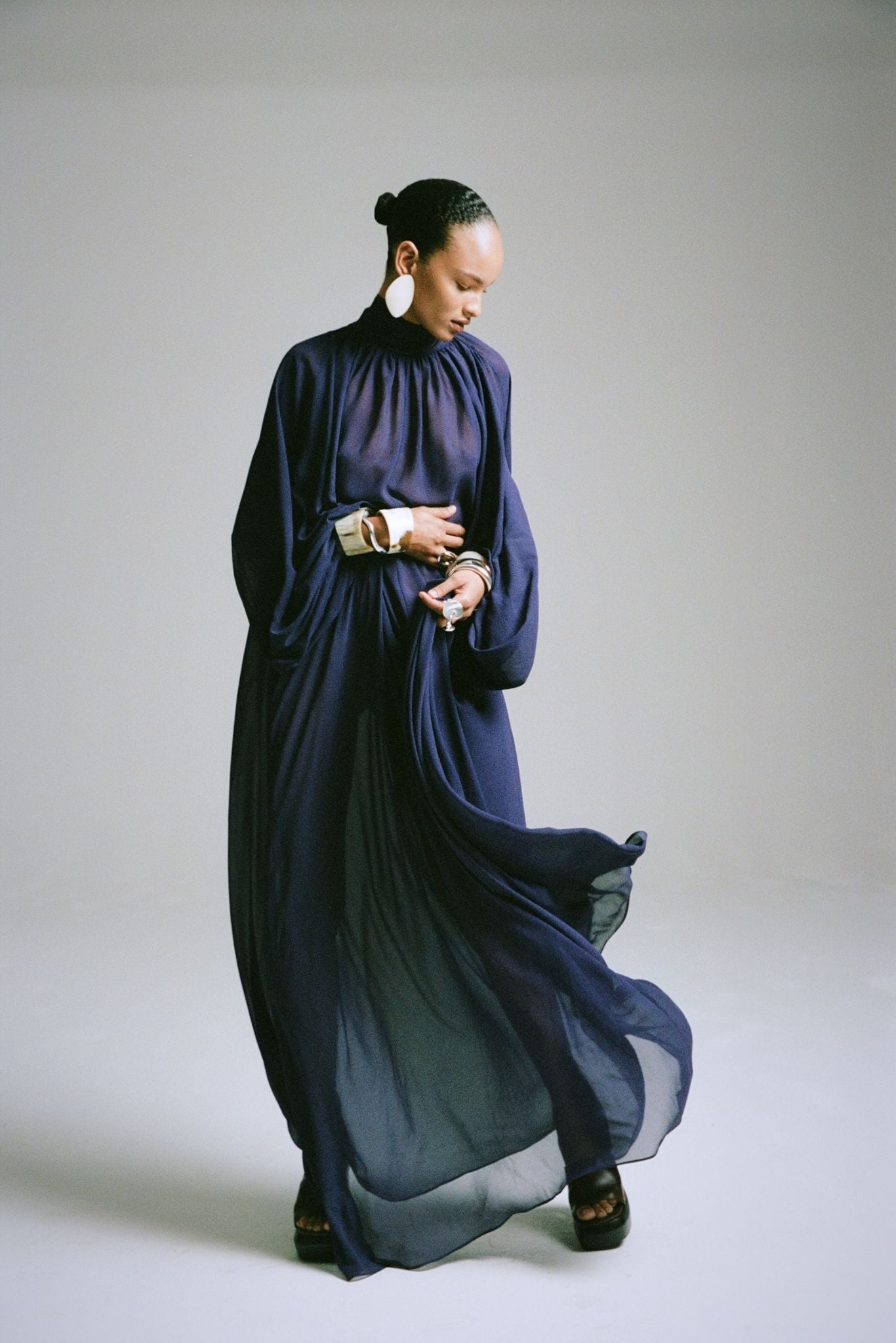 NYX MAXI DRESS IN PURPLE CHIFFON - De La Vali