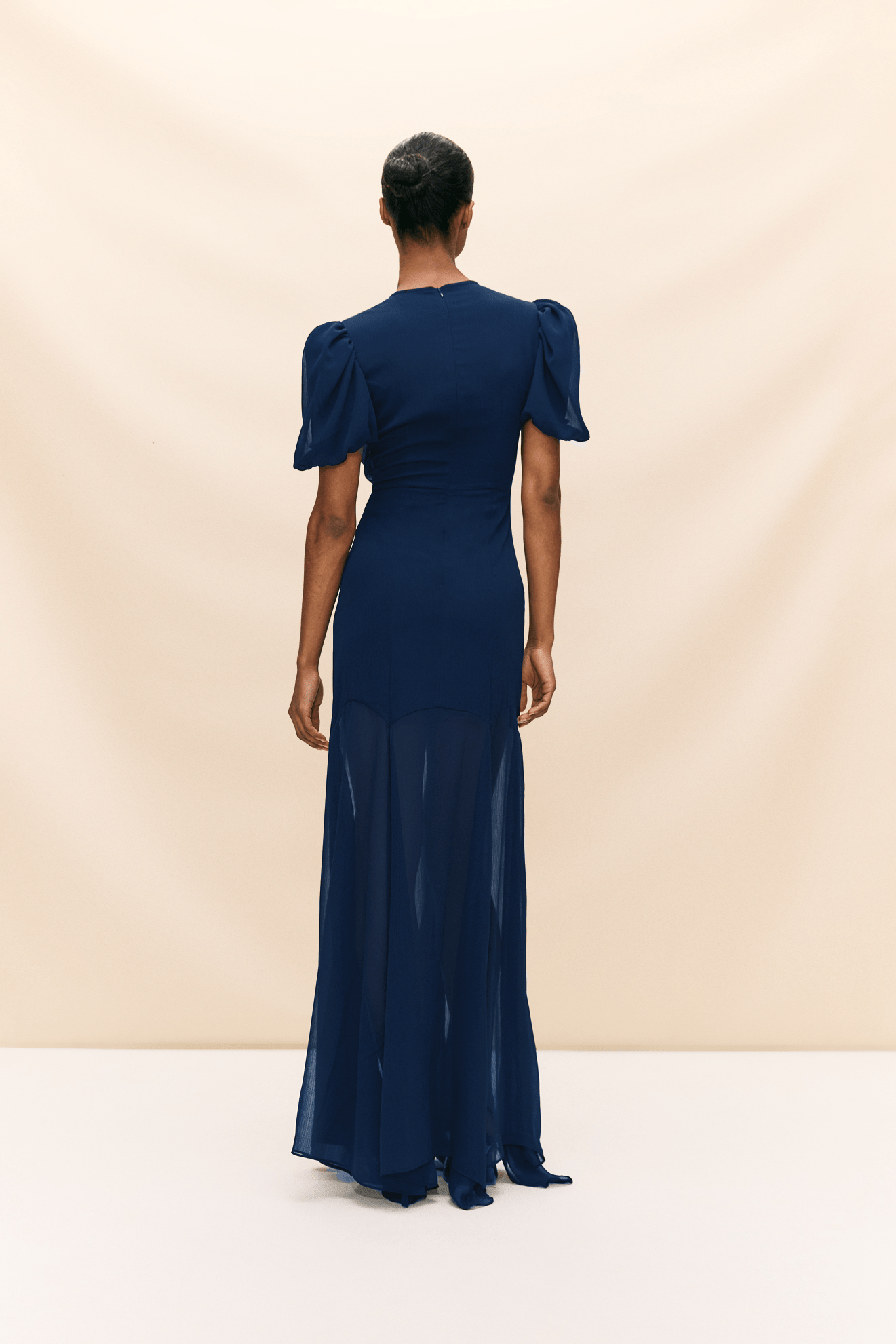 AGUA MAXI DRESS IN MIDNIGHT BLUE CRINKLE CHIFFON - De La Vali