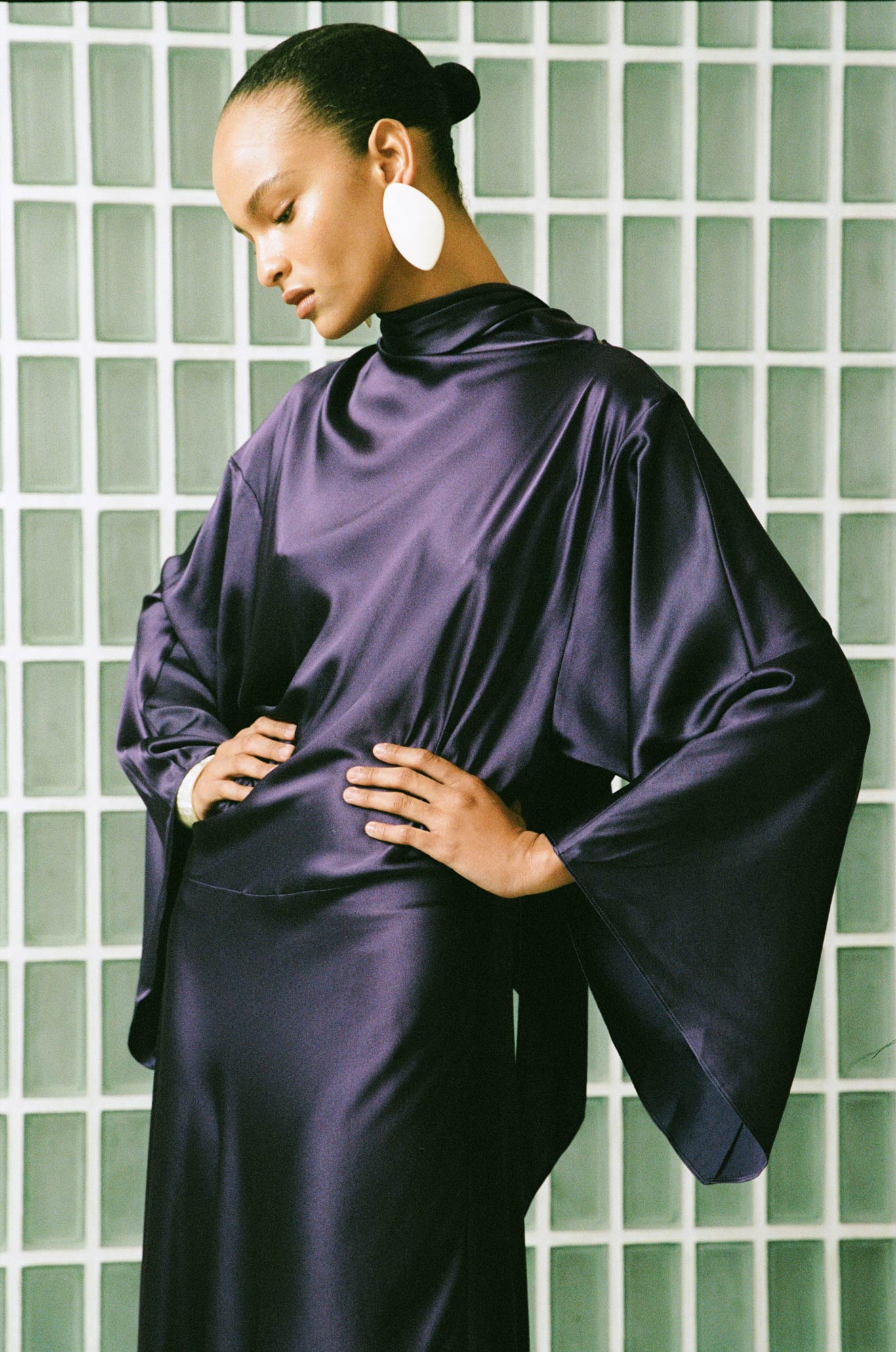 BAYAMO LONG DRESS IN PURPLE SILK SATIN - De La Vali