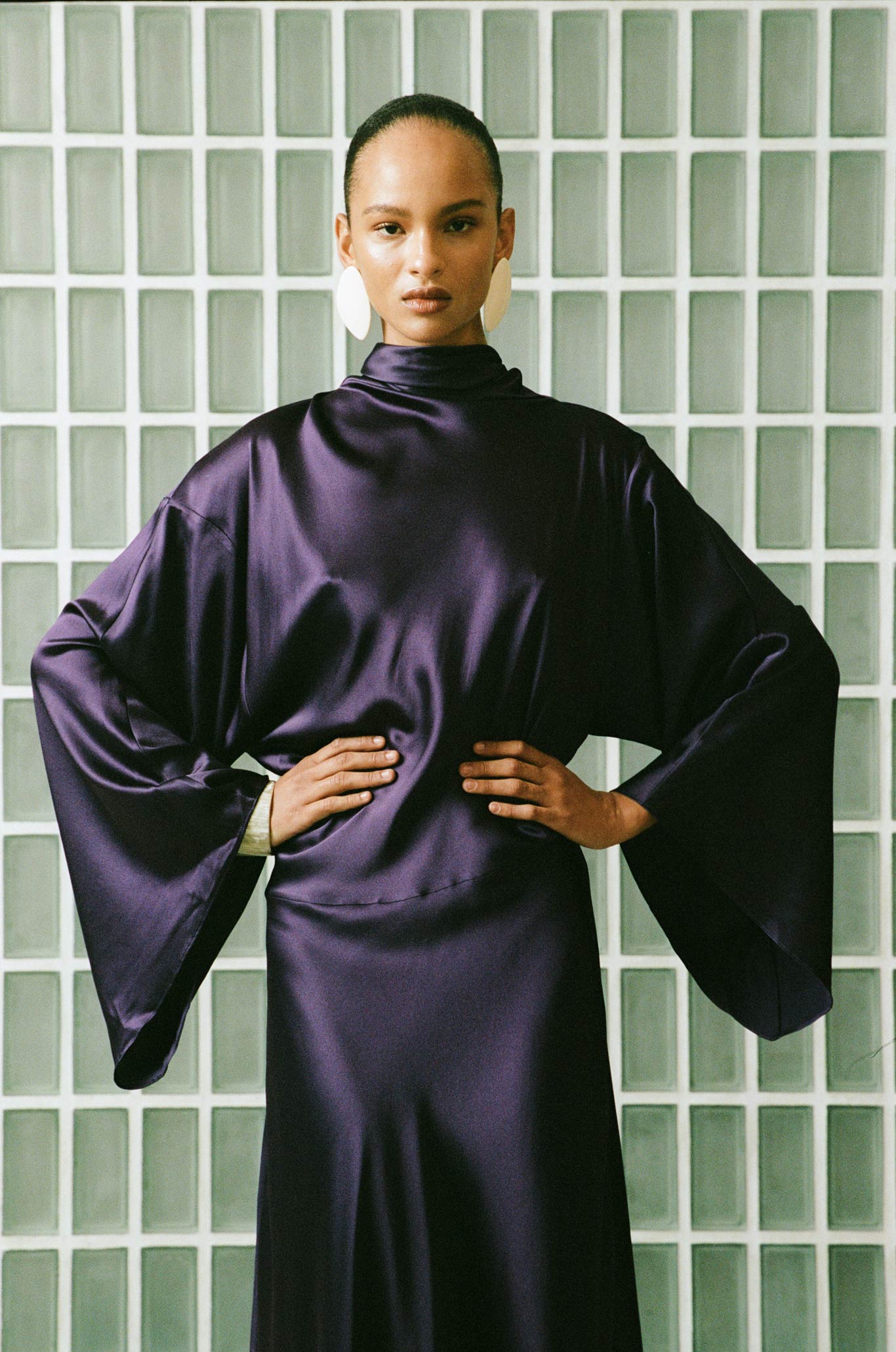 BAYAMO LONG DRESS IN PURPLE SILK SATIN - De La Vali