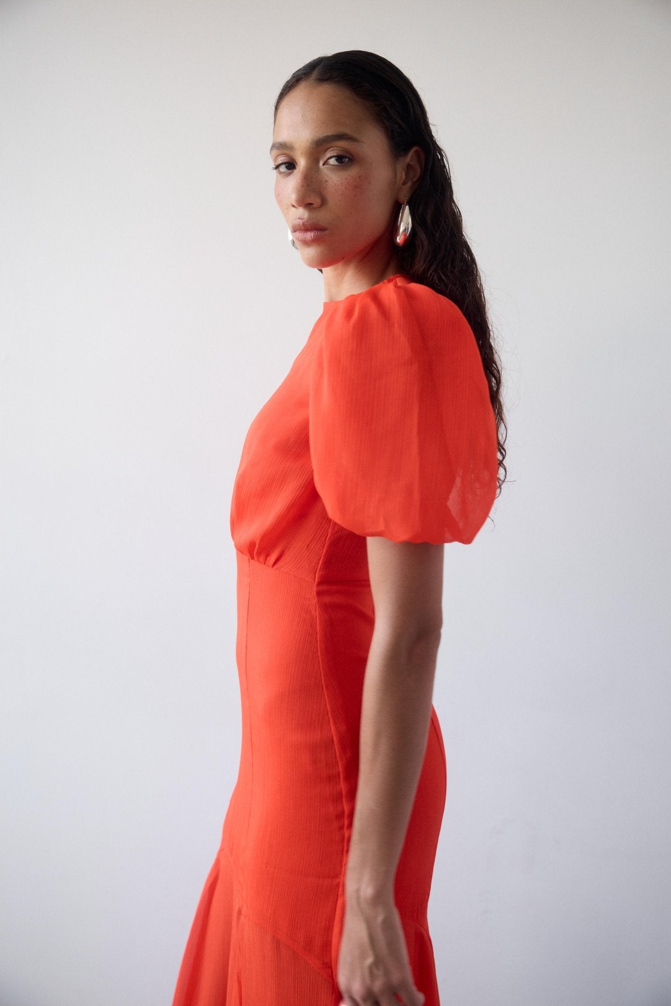 AGUA MAXI DRESS IN RED CRINKLE CHIFFON - De La Vali