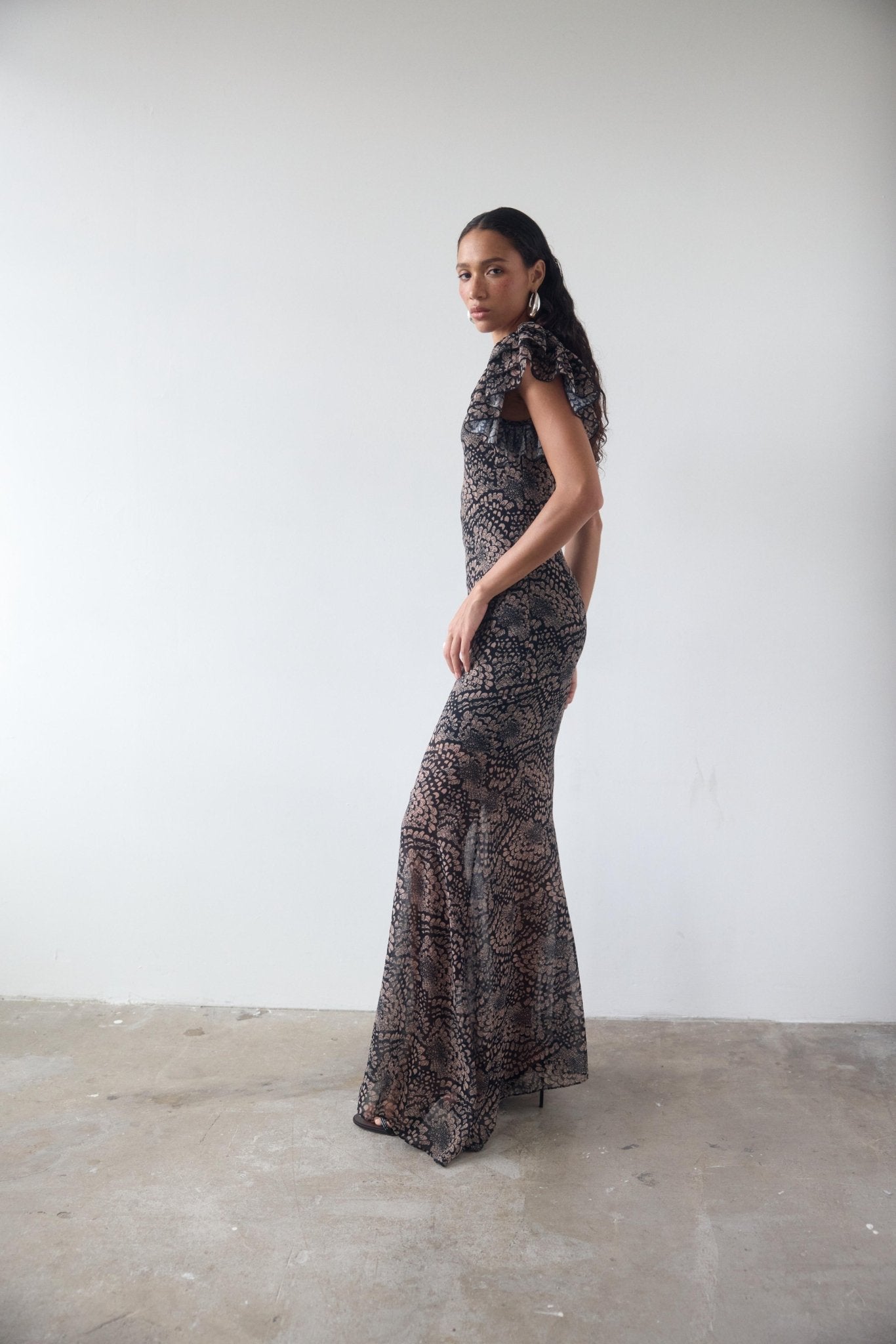 BOUGAINVILLEA CHIFFON MAXI DRESS IN FEATHER PRINT - De La Vali