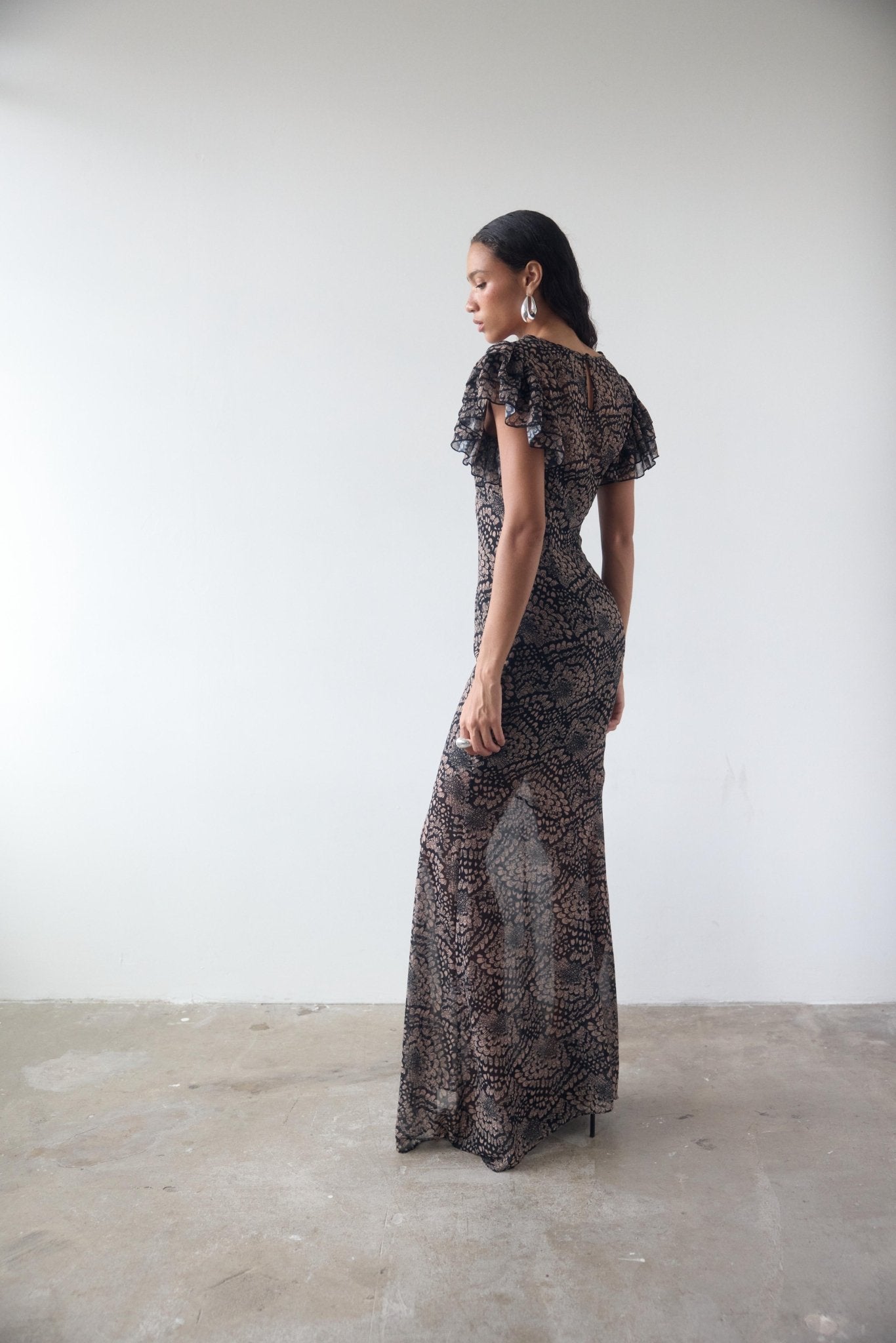 BOUGAINVILLEA CHIFFON MAXI DRESS IN FEATHER PRINT - De La Vali