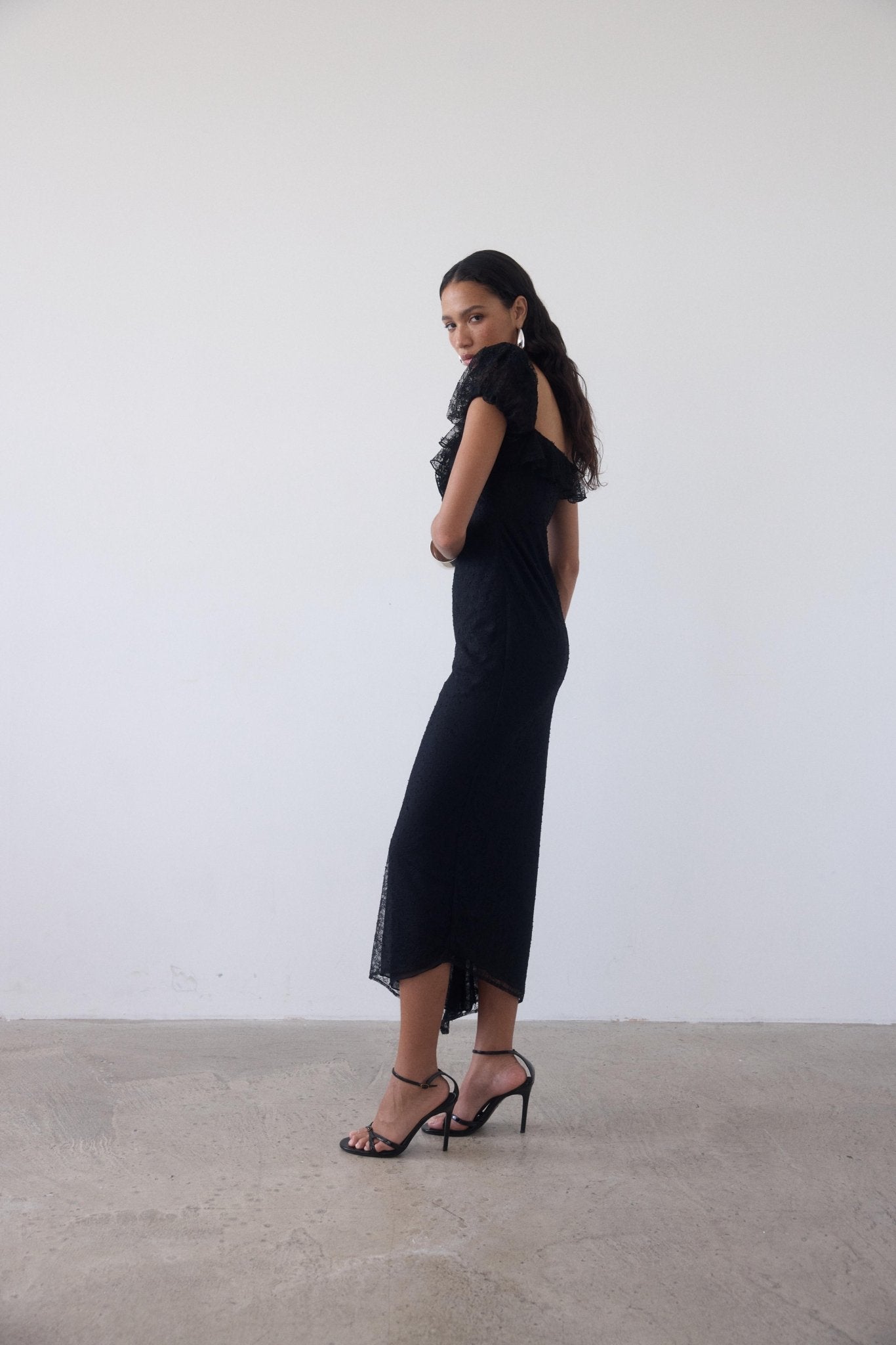 EDEN MIDI DRESS IN BLACK LACE - De La Vali