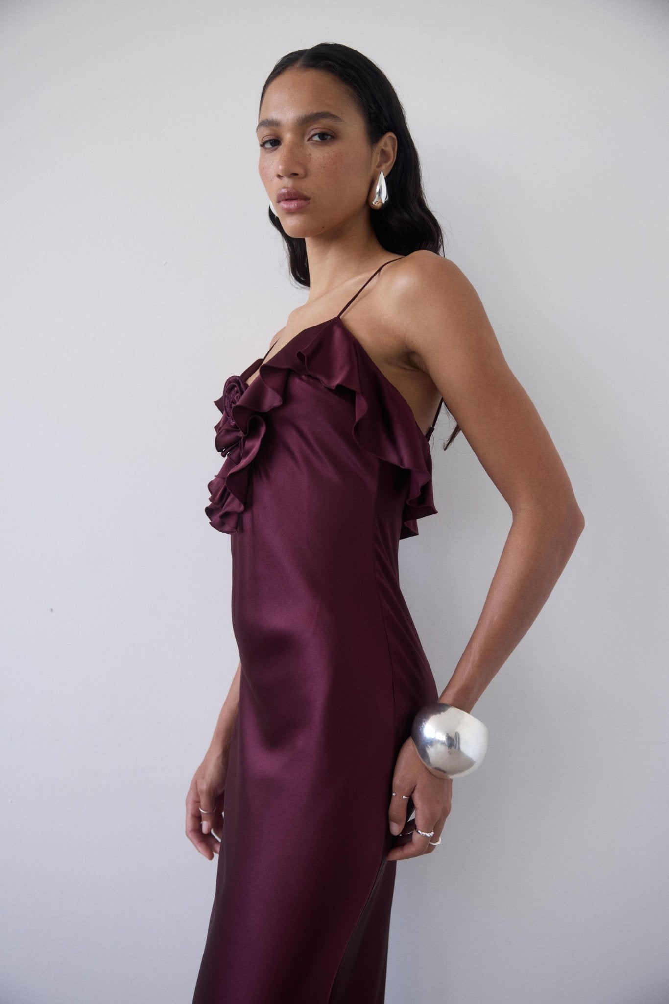 ESPERANZA LONG DRESS IN EARTH SILK SATIN - De La Vali