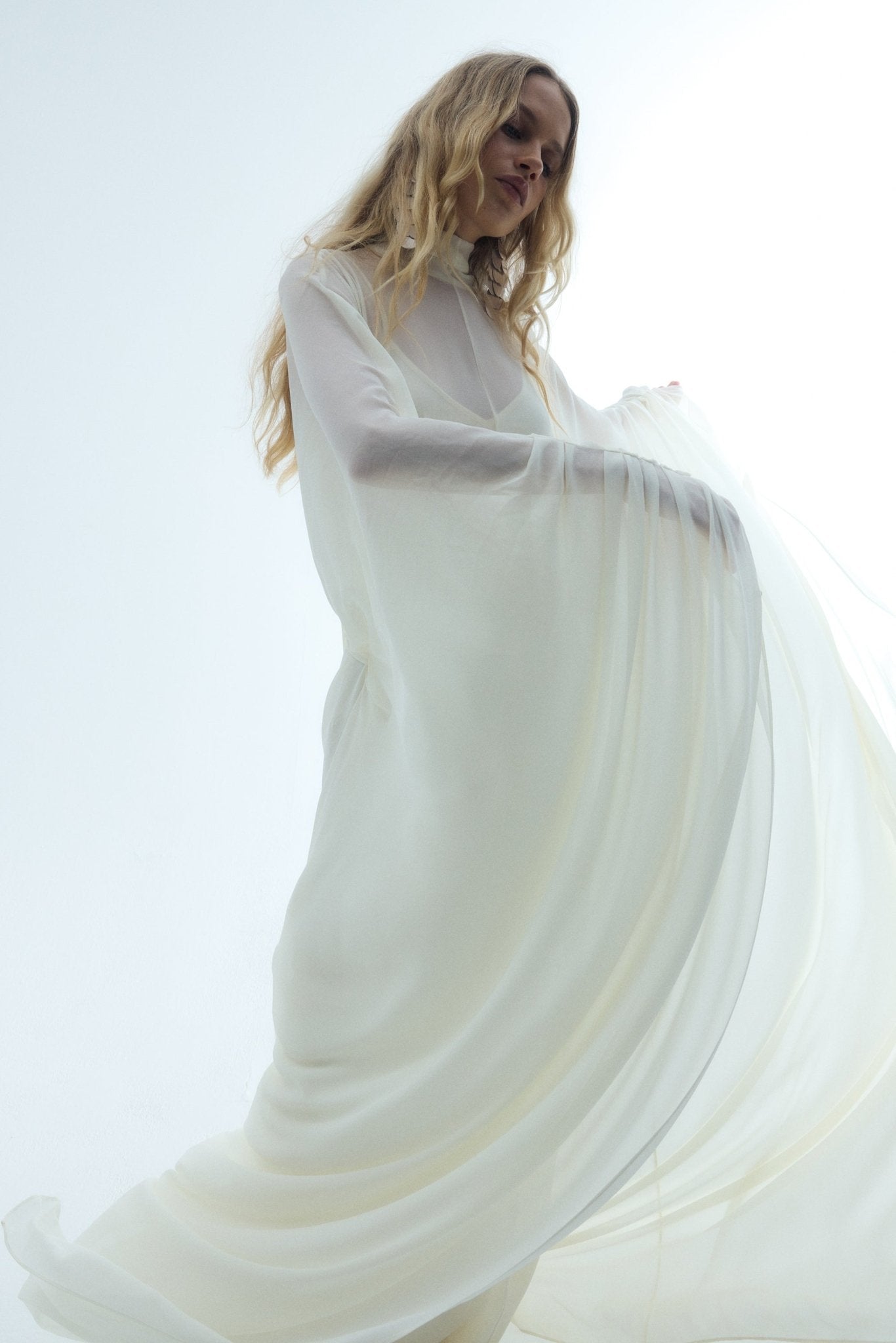 NILA MAXI DRESS IN IVORY CHIFFON - De La Vali