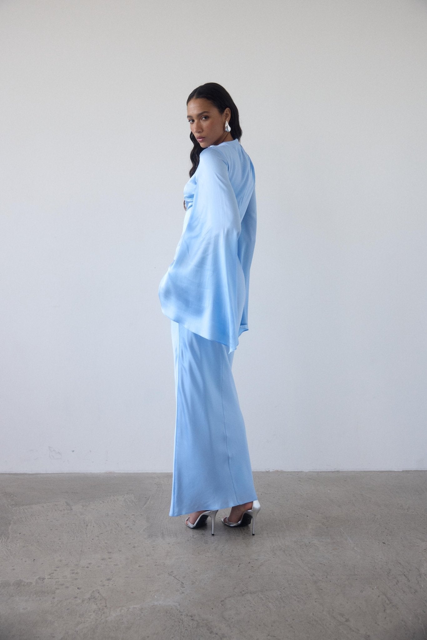 ONDAS MAXI DRESS IN SKY SILK SATIN - De La Vali
