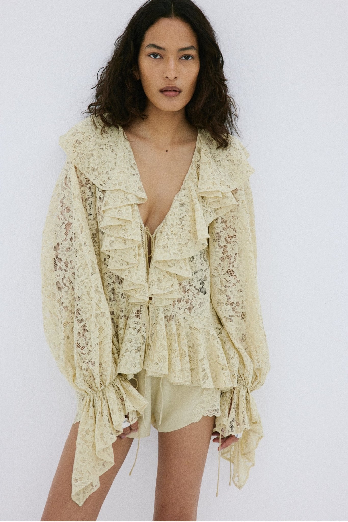 MIJA TOP IN ANTIQUE YELLOW NYLON LACE - De La Vali