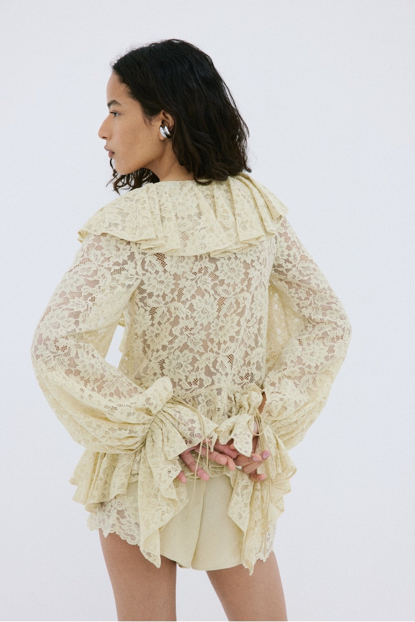 MIJA TOP IN ANTIQUE YELLOW NYLON LACE - De La Vali