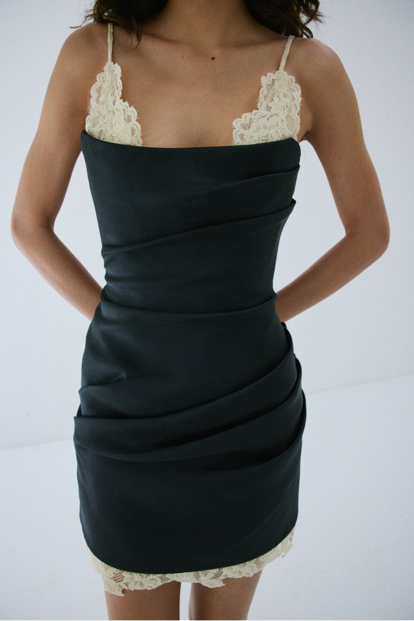 KASAI MINI DRESS IN BLACK TWILL - De La Vali