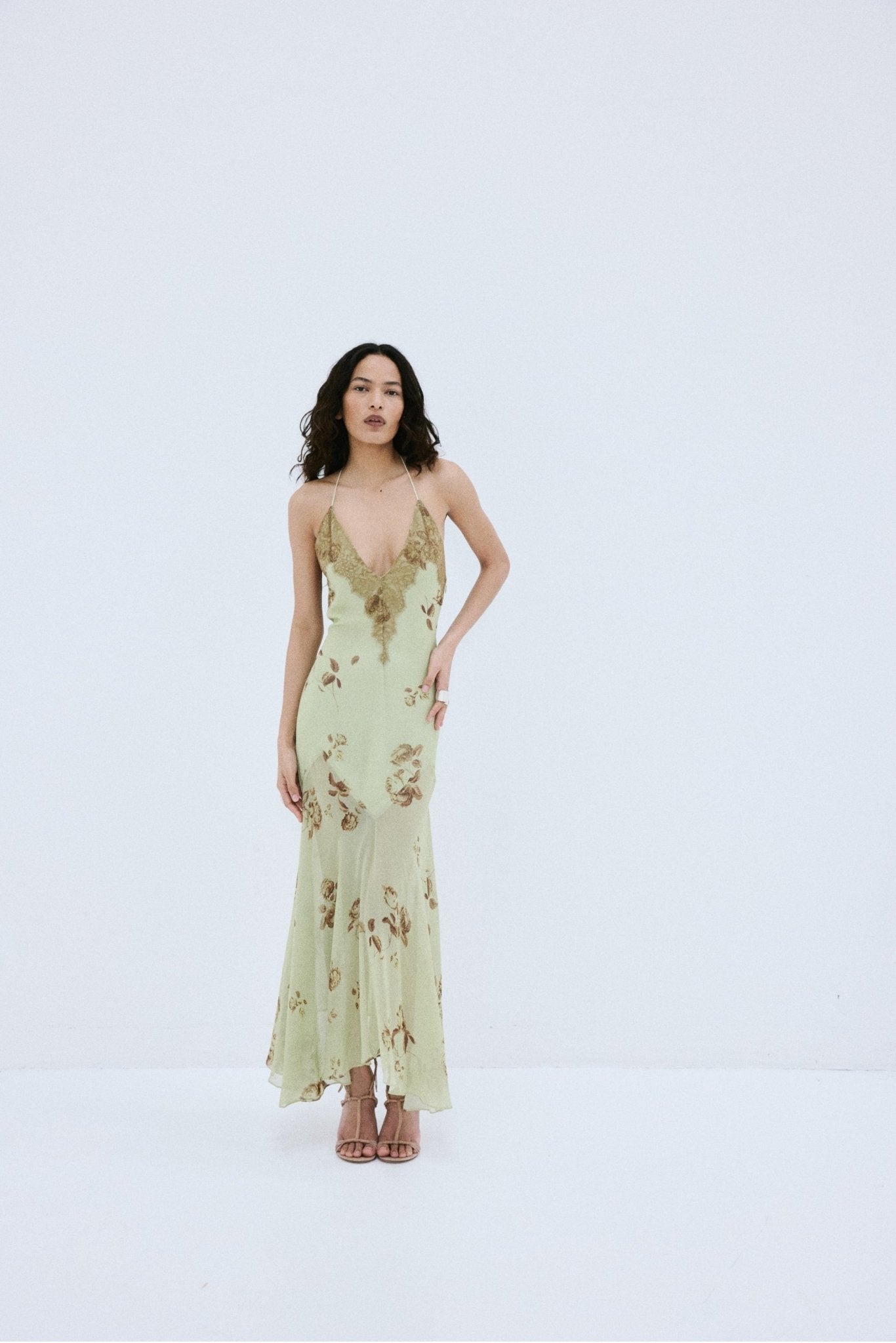 CIELO MIDAXI DRESS & CAPE IN ROSA PALO GREEN VISCOSE GEORGETTE - De La Vali