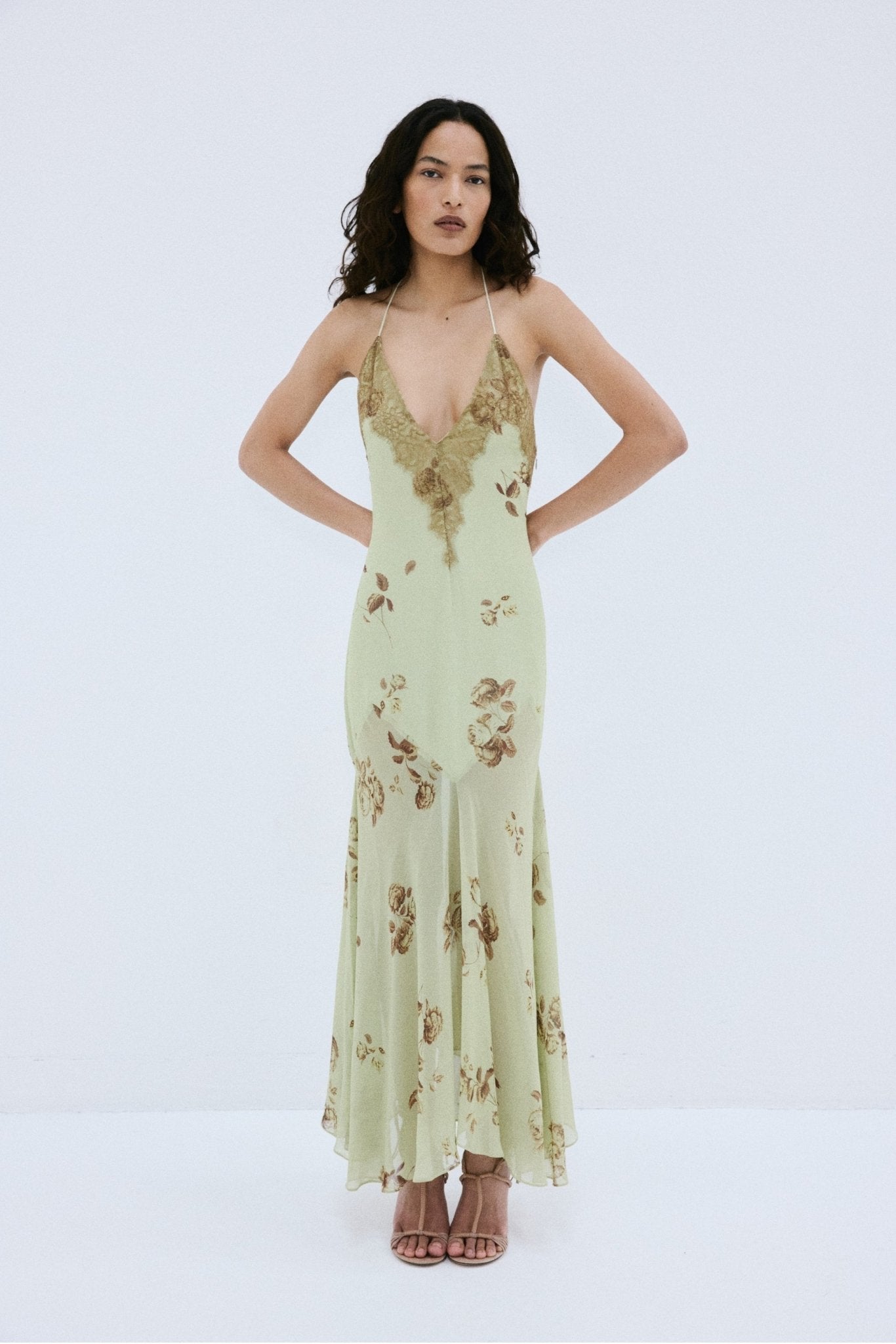 CIELO MIDAXI DRESS & CAPE IN ROSA PALO GREEN VISCOSE GEORGETTE - De La Vali