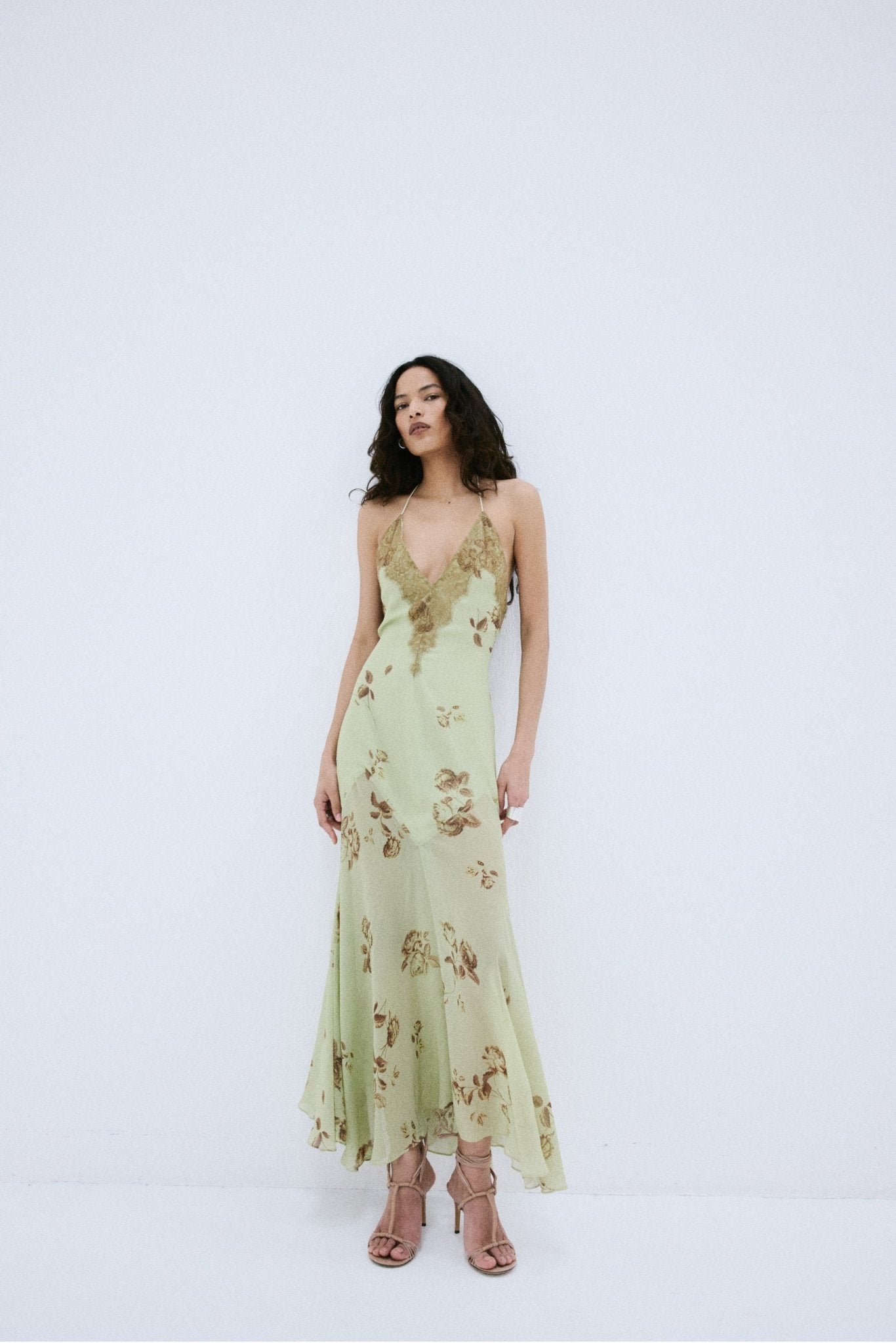 CIELO MIDAXI DRESS & CAPE IN ROSA PALO GREEN VISCOSE GEORGETTE - De La Vali