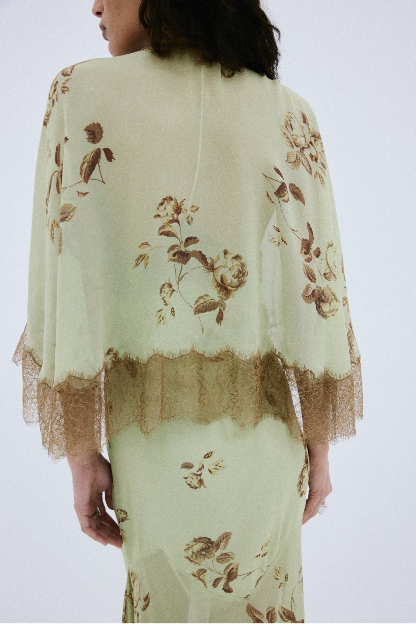 CIELO MIDAXI DRESS & CAPE IN ROSA PALO GREEN VISCOSE GEORGETTE - De La Vali