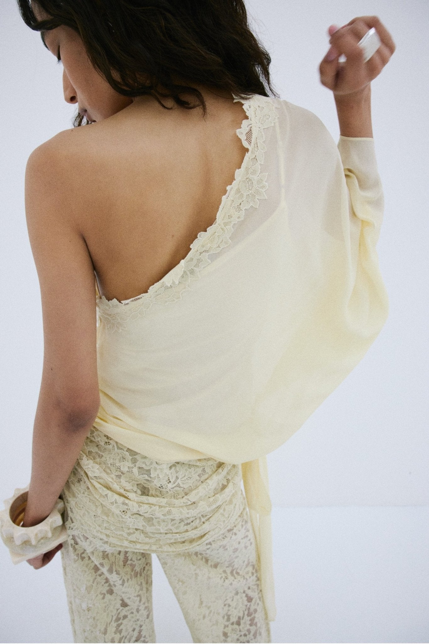 ELIA TOP IN ANTIQUE YELLOW POLYESTER CHIFFON - De La Vali