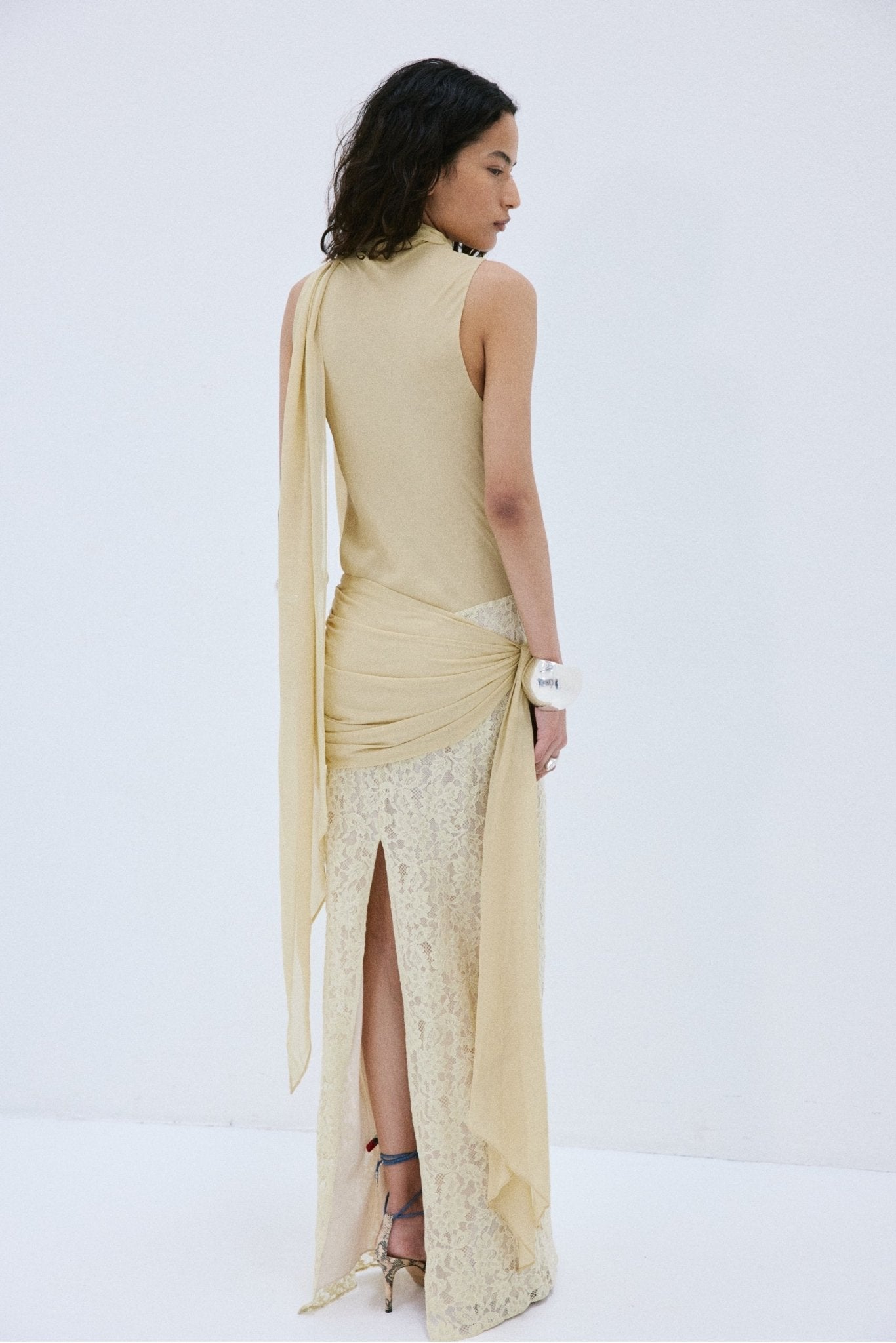 ROSA MAXI DRESS IN ANTIQUE YELLOW VISCOSE GEORGETTE - De La Vali