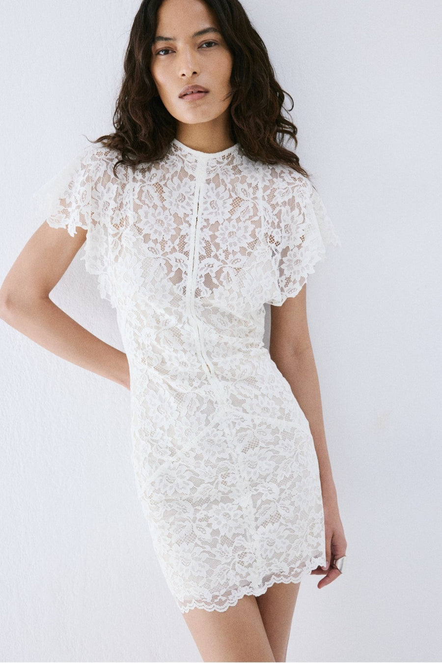 de la vali mini dress LAIA IN IVORY NYLON LACE Sleek and Sexy Asymmetric sleeve mini dress Primary color:White satin This is one of