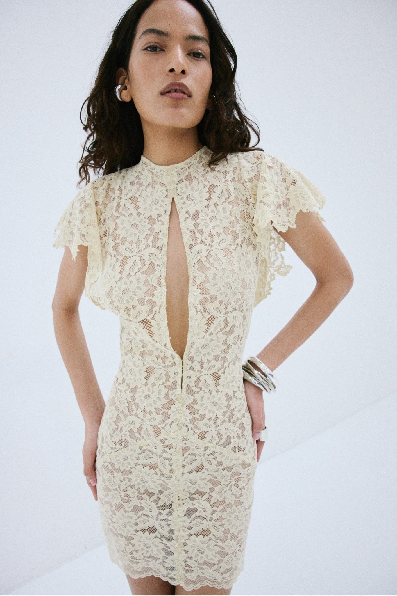 LAIA MINI DRESS IN ANTIQUE YELLOW NYLON LACE - De La Vali