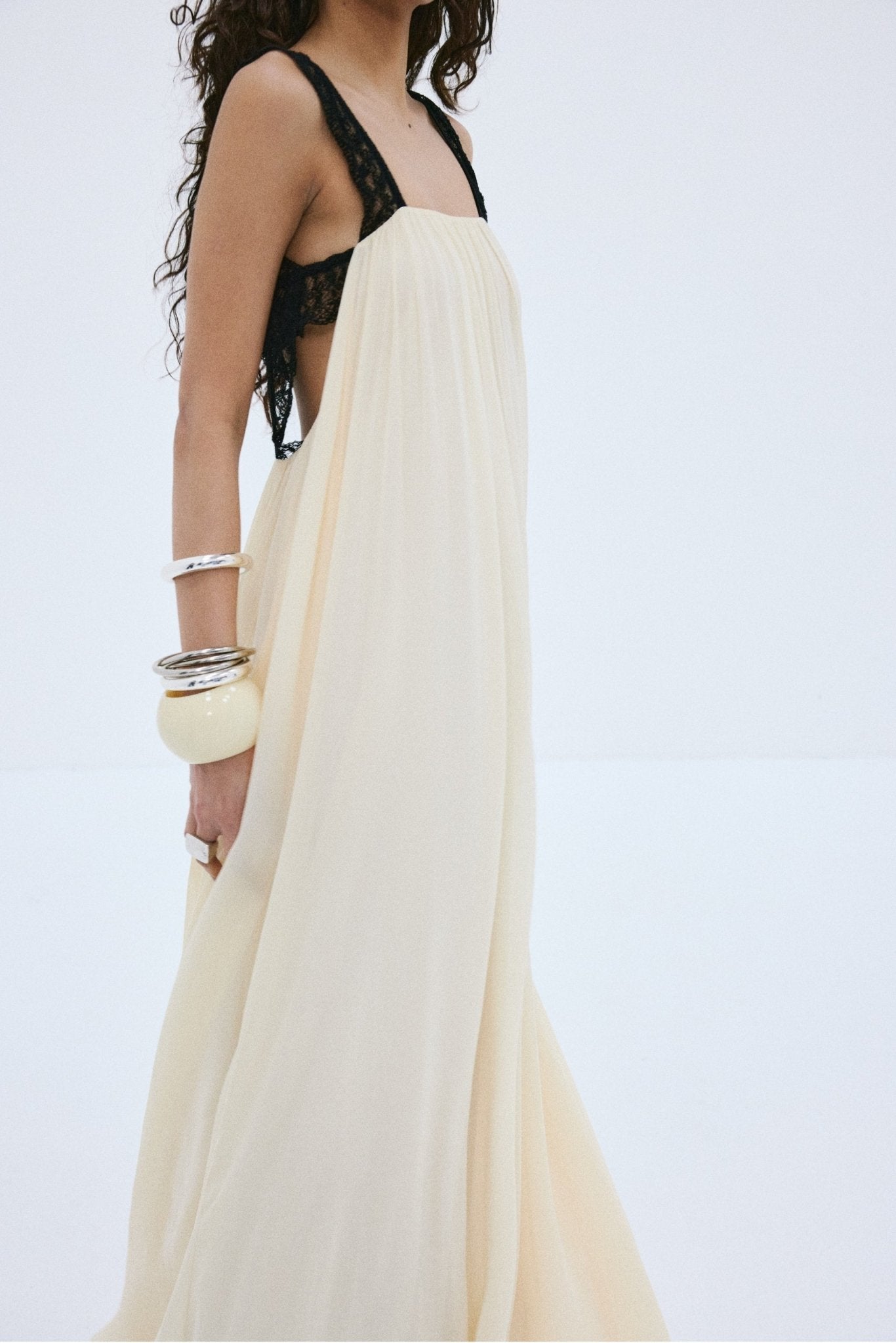 CARMELA MAXI DRESS IN CREAM VISCOSE GEORGETTE - De La Vali