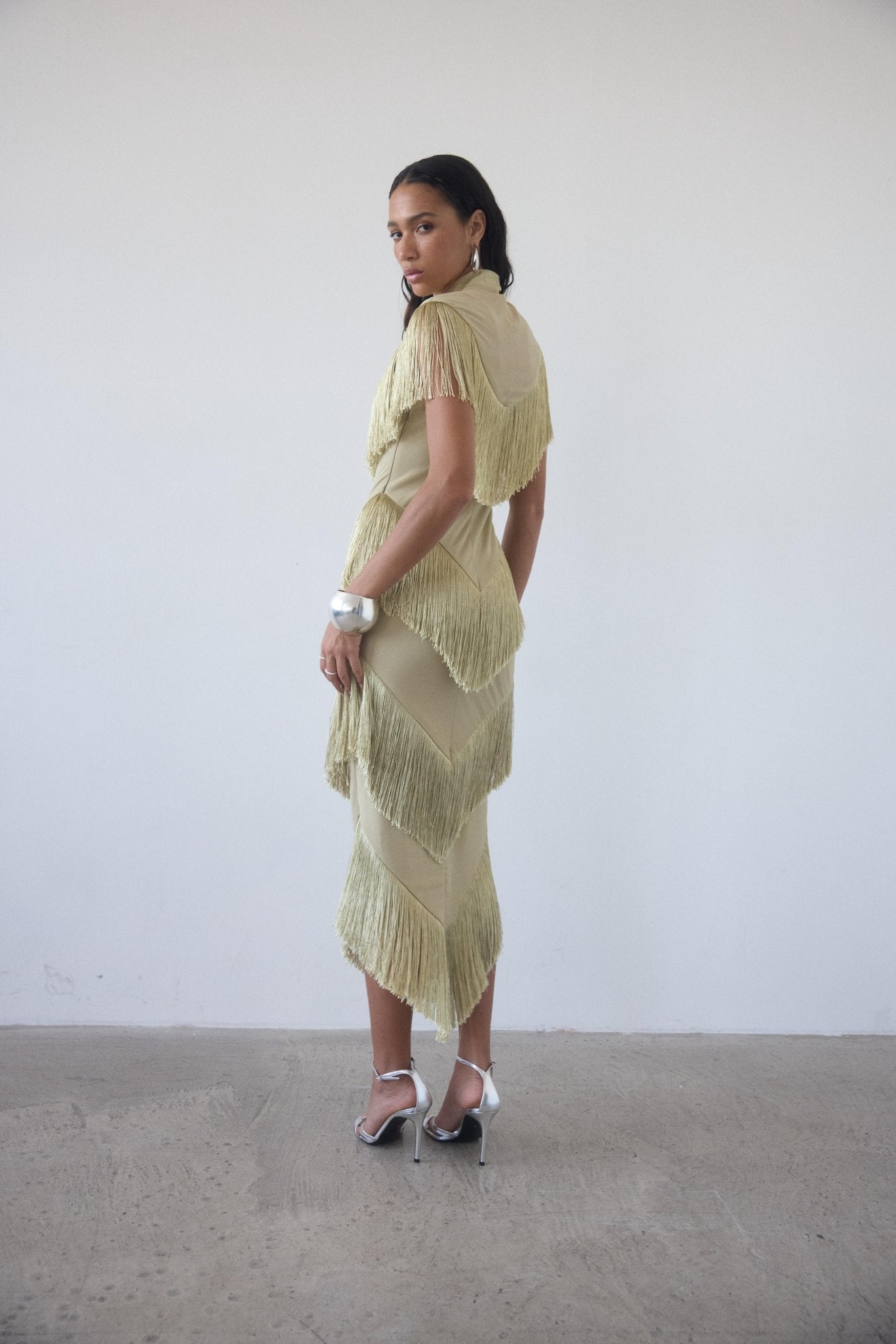 TELLUS MIDI DRESS IN SAND CHIFFON - De La Vali