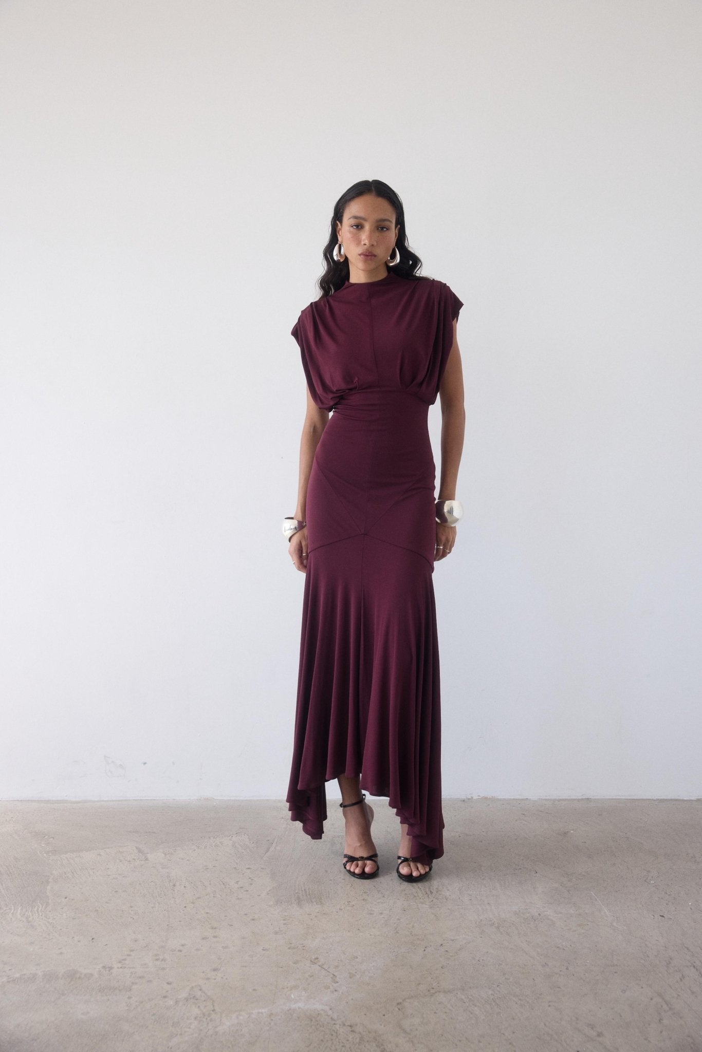 VASUDHA MIDI DRESS IN EARTH JERSEY - De La Vali