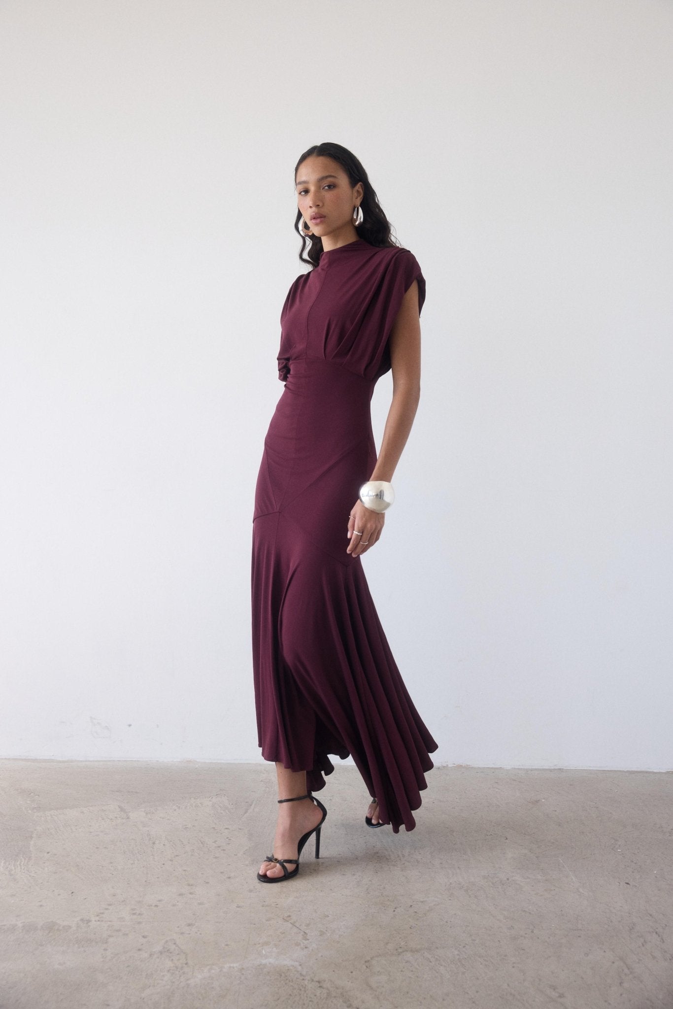 VASUDHA MIDI DRESS IN EARTH JERSEY - De La Vali