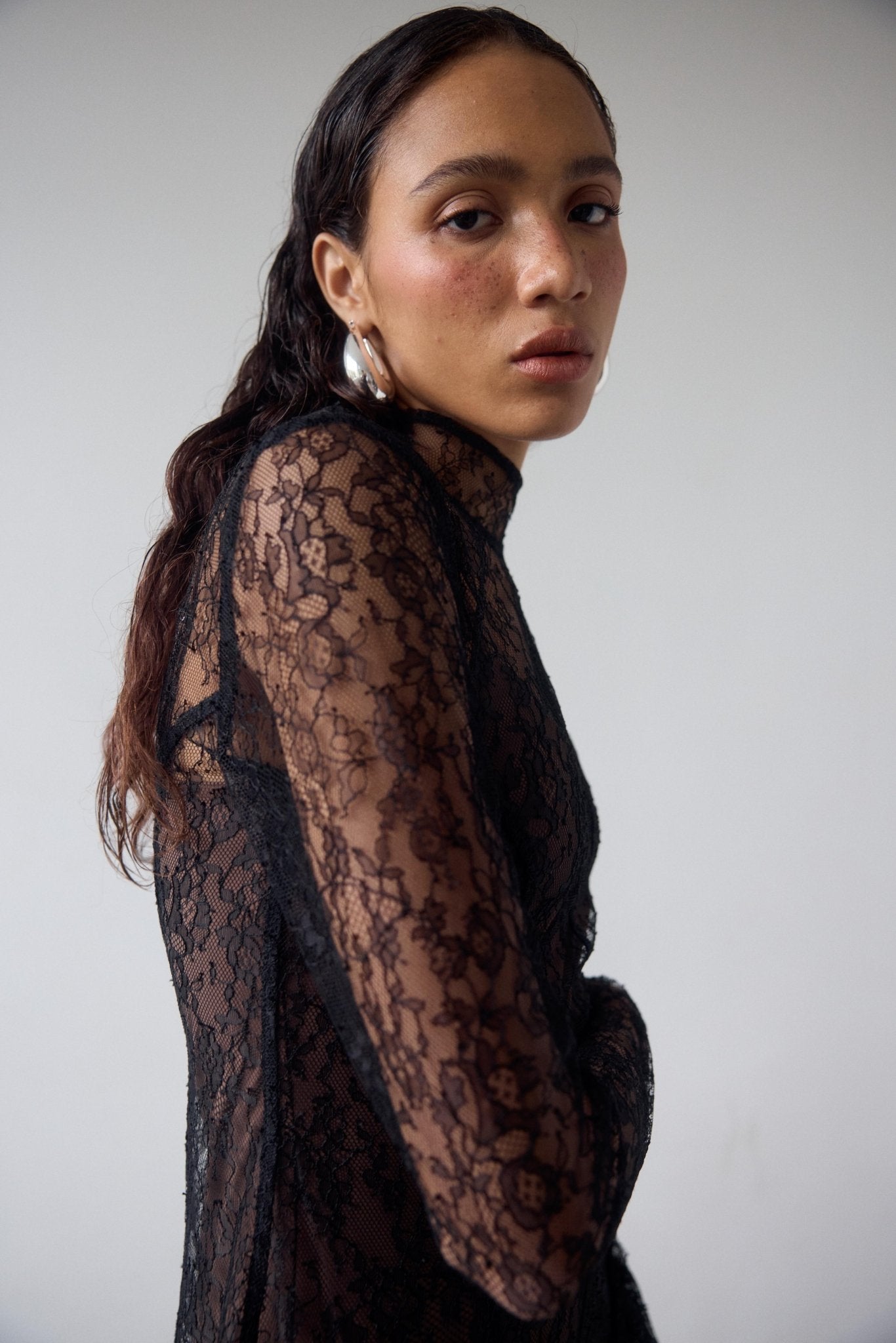 BRISA MINI DRESS IN BLACK LACE - De La Vali