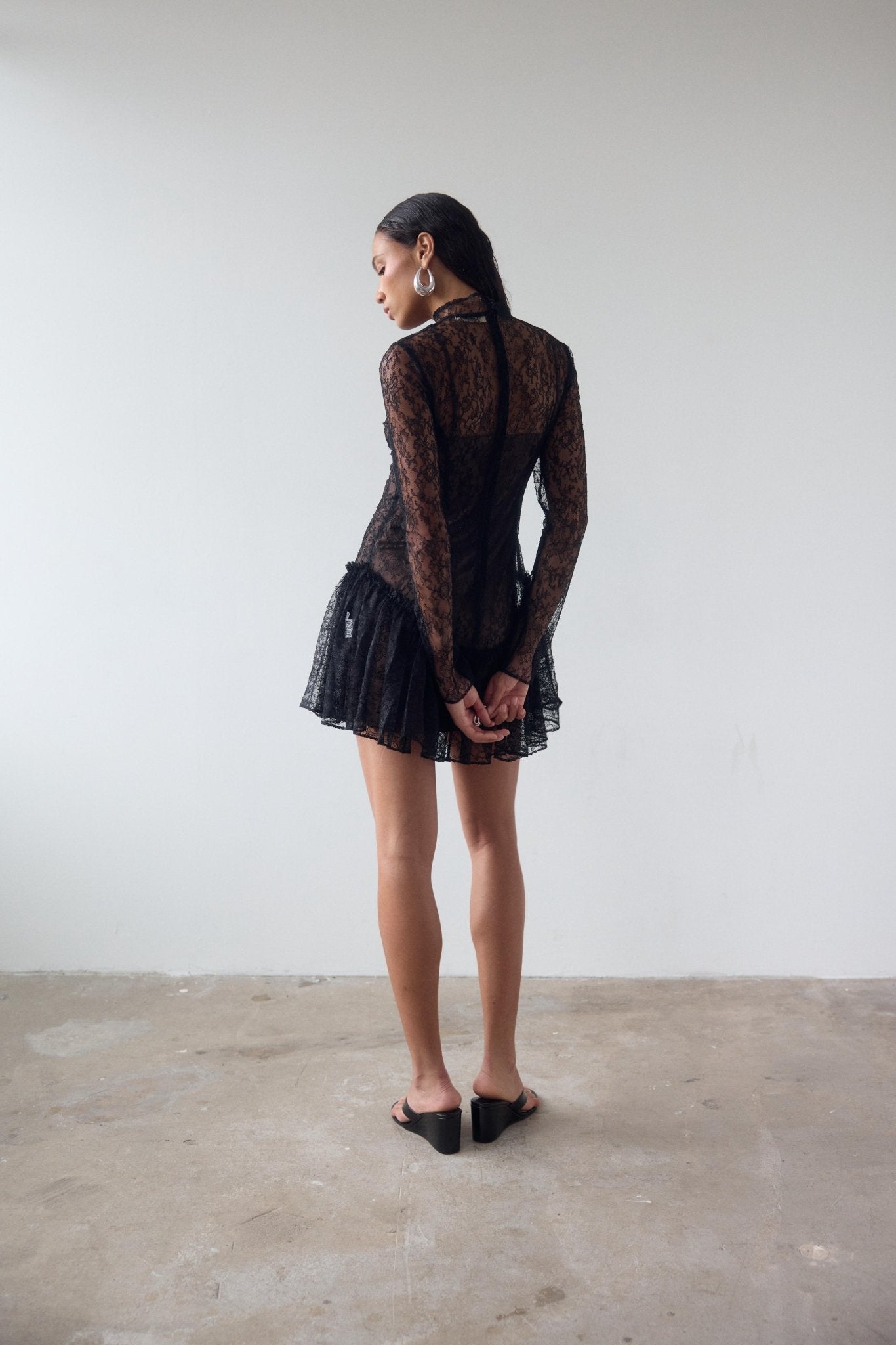 BRISA MINI DRESS IN BLACK LACE - De La Vali