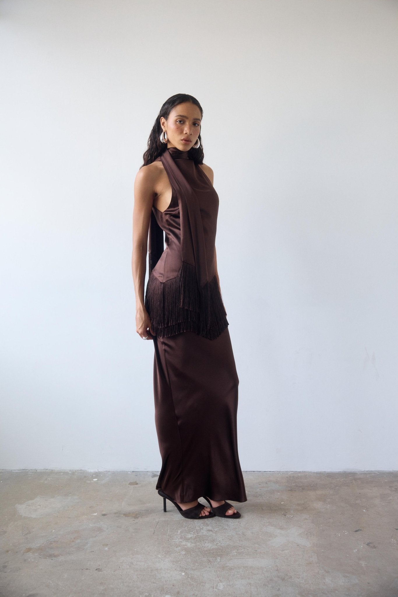 KHAMSIN MAXI DRESS IN CEDAR SILK SATIN - De La Vali