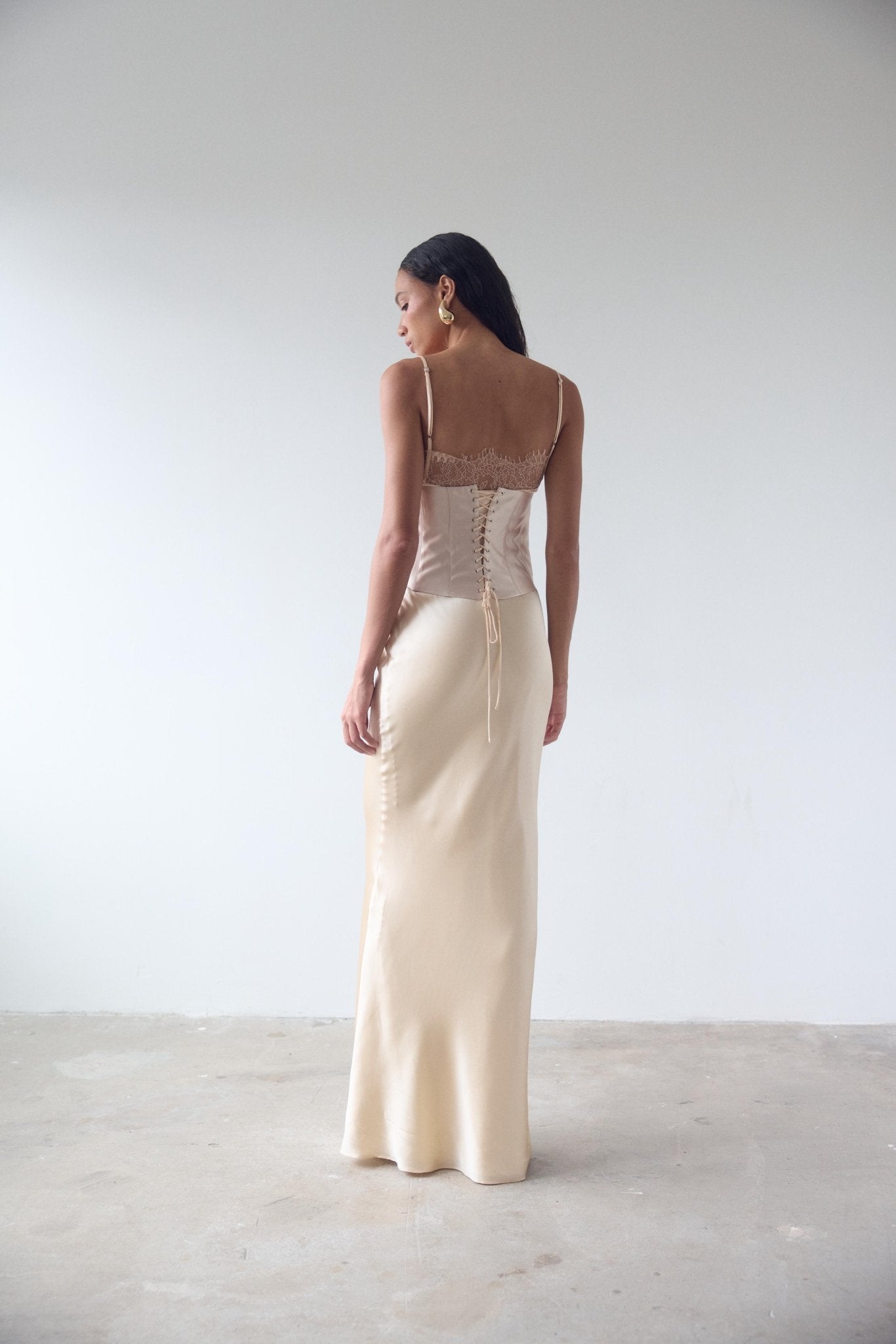 CLEODORA MAXI DRESS IN CREAM SILK SATIN - De La Vali