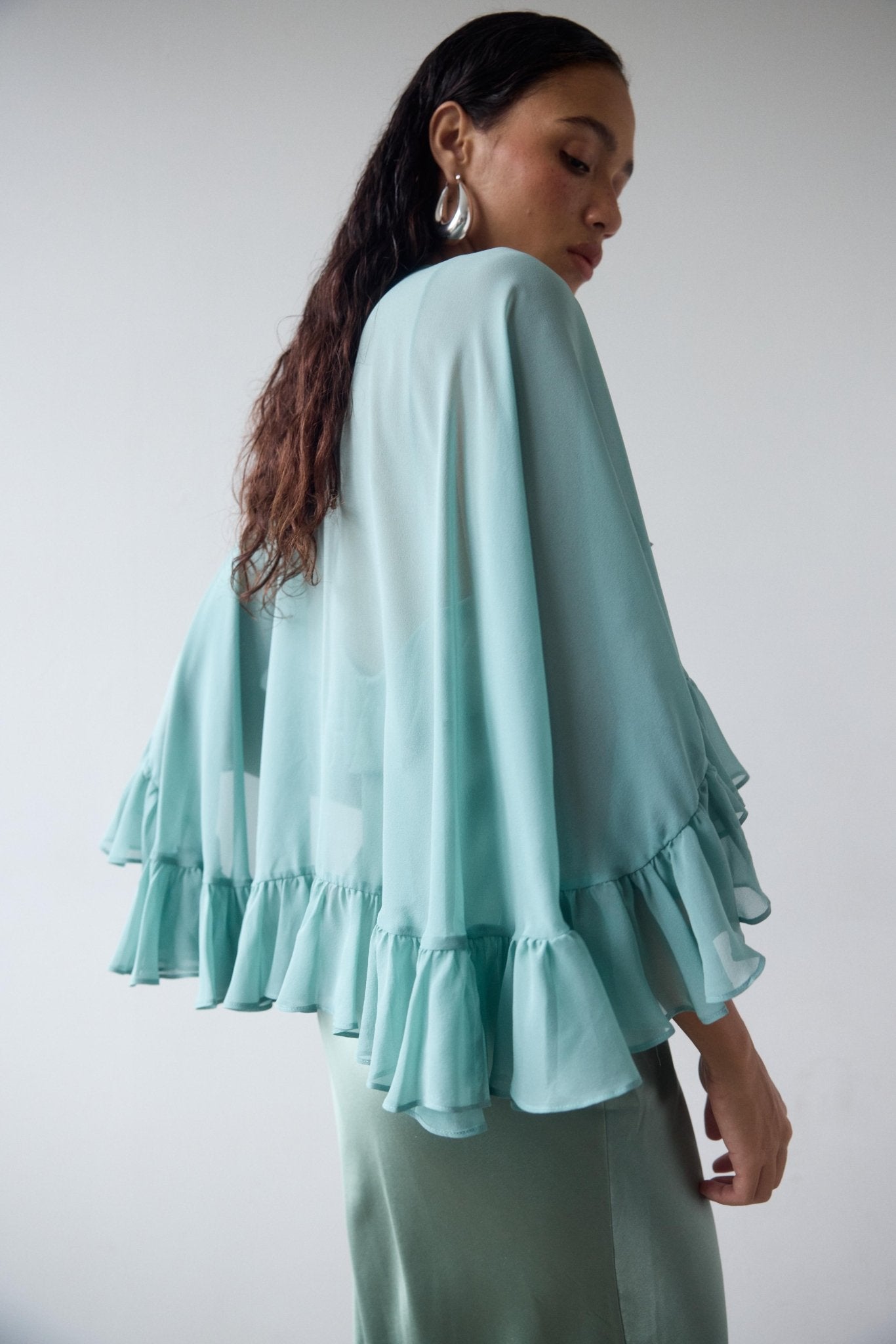 PRECIOSO CAPE IN SEA GREEN SILK CHIFFON - De La Vali