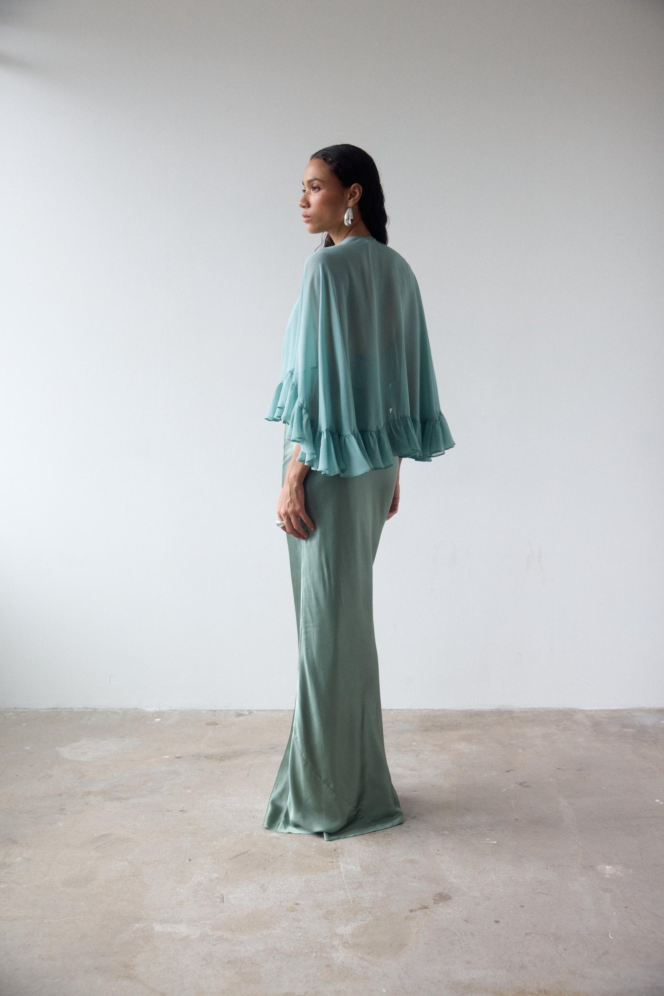 PRECIOSO CAPE IN SEA GREEN SILK CHIFFON - De La Vali
