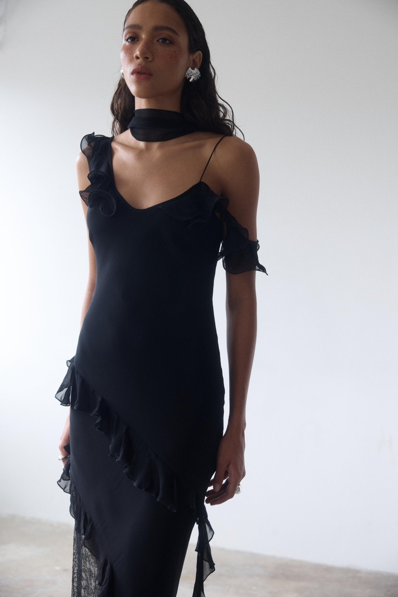 LESTE MAXI DRESS IN BLACK GEORGETTE - De La Vali