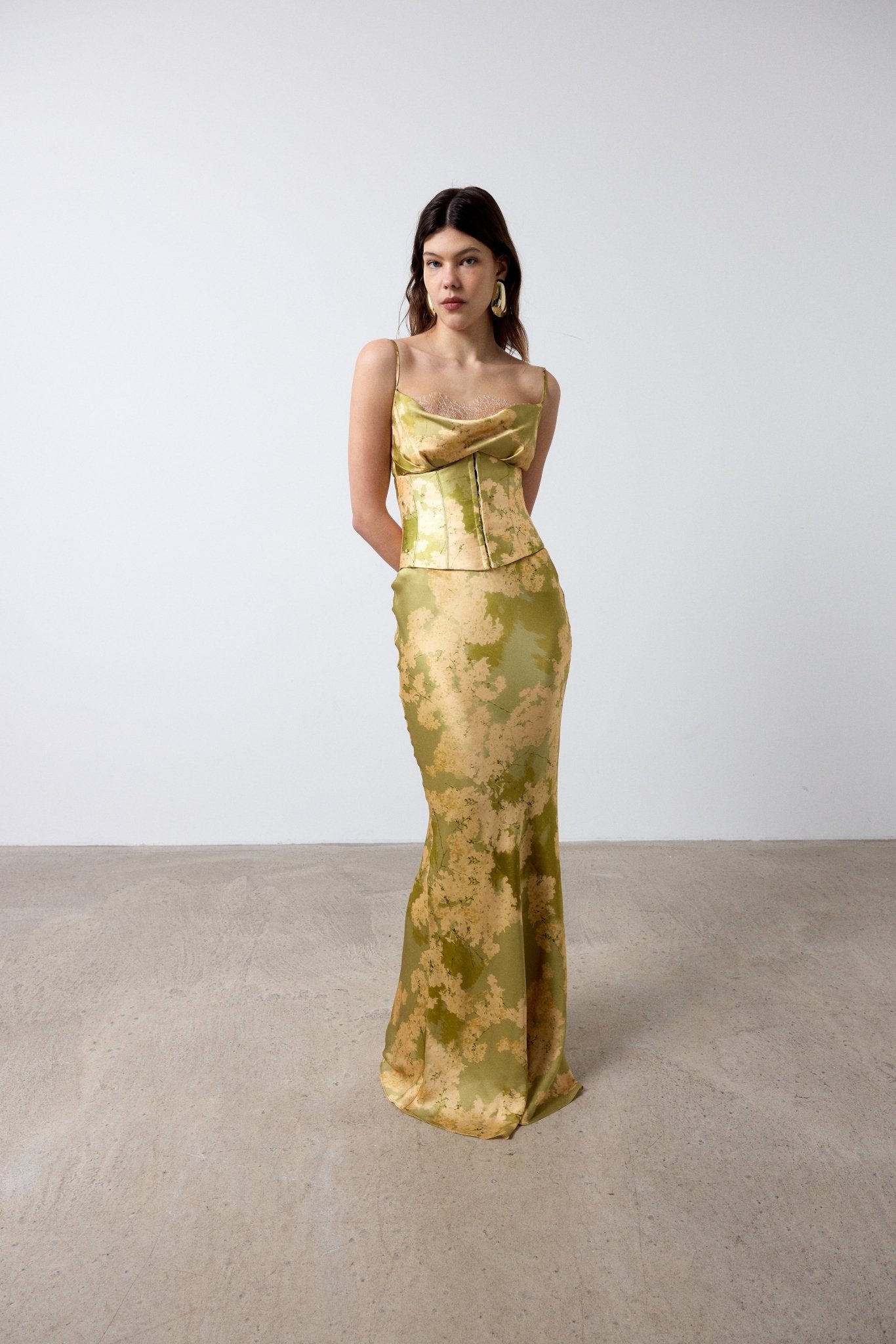 CLEODORA MAXI DRESS IN EL CEREZO SILK SATIN - De La Vali