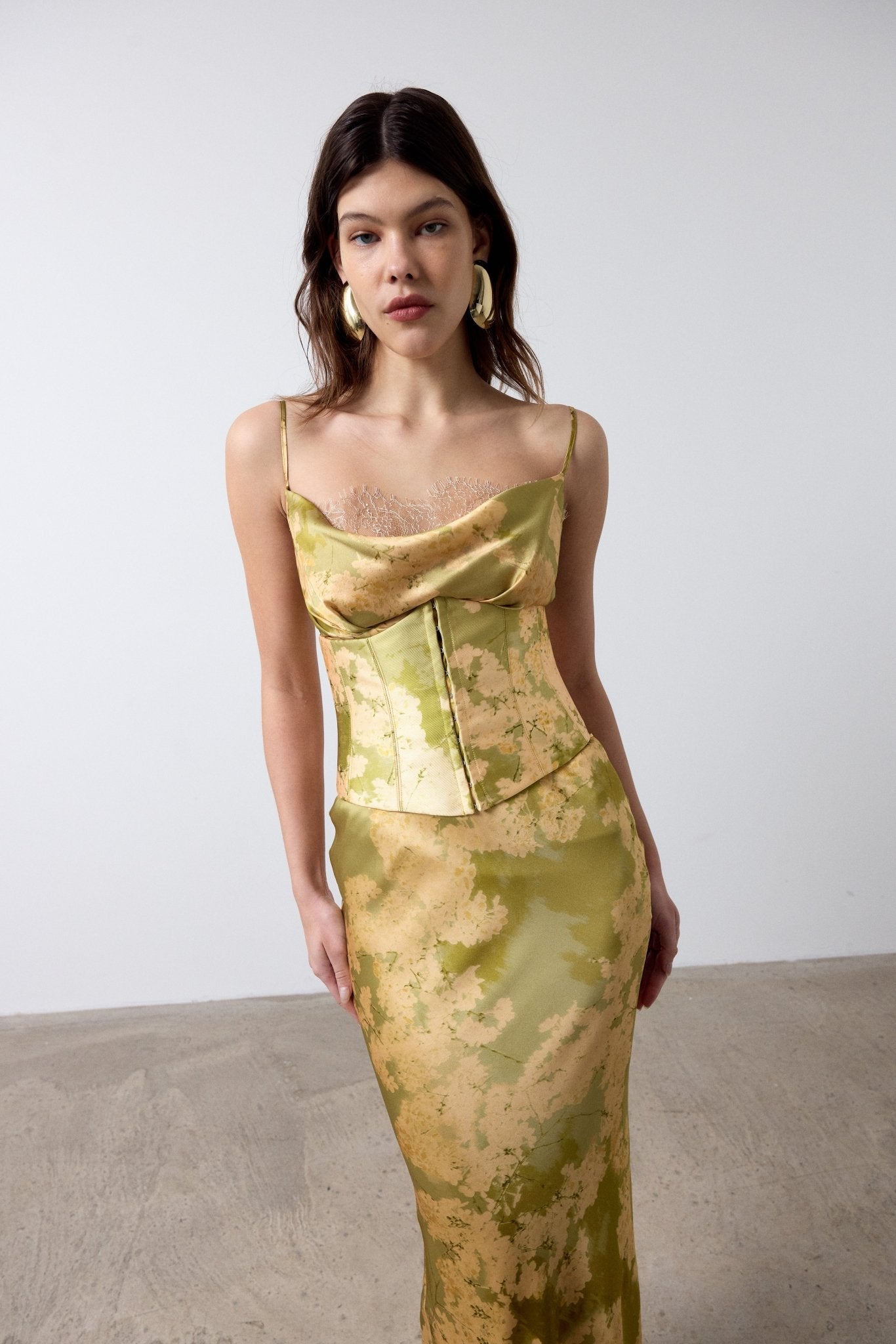 CLEODORA MAXI DRESS IN EL CEREZO SILK SATIN - De La Vali