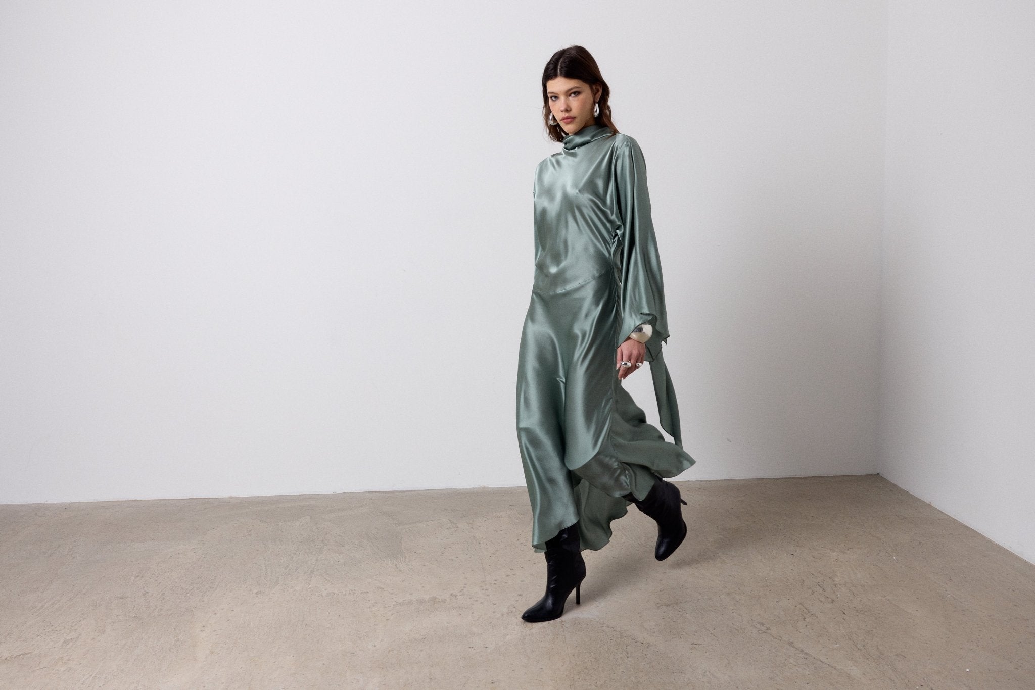 BAYAMO LONG DRESS IN SEA SILK SATIN - De La Vali