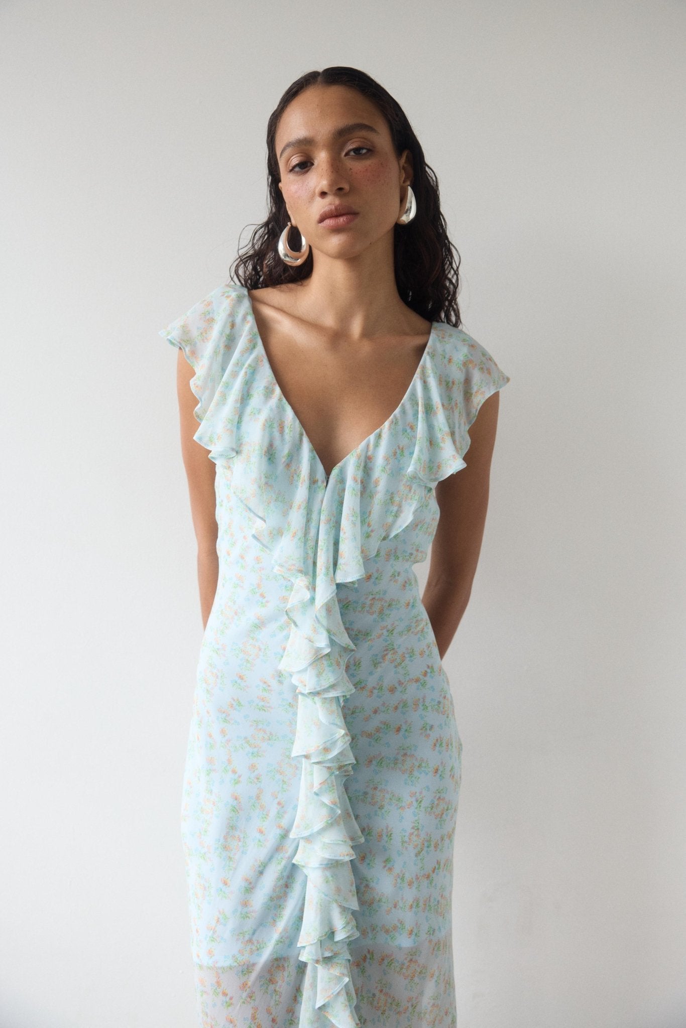 SOLEIL CHIFFON MAXI DRESS IN SPRING BLOOM FLORAL - De La Vali