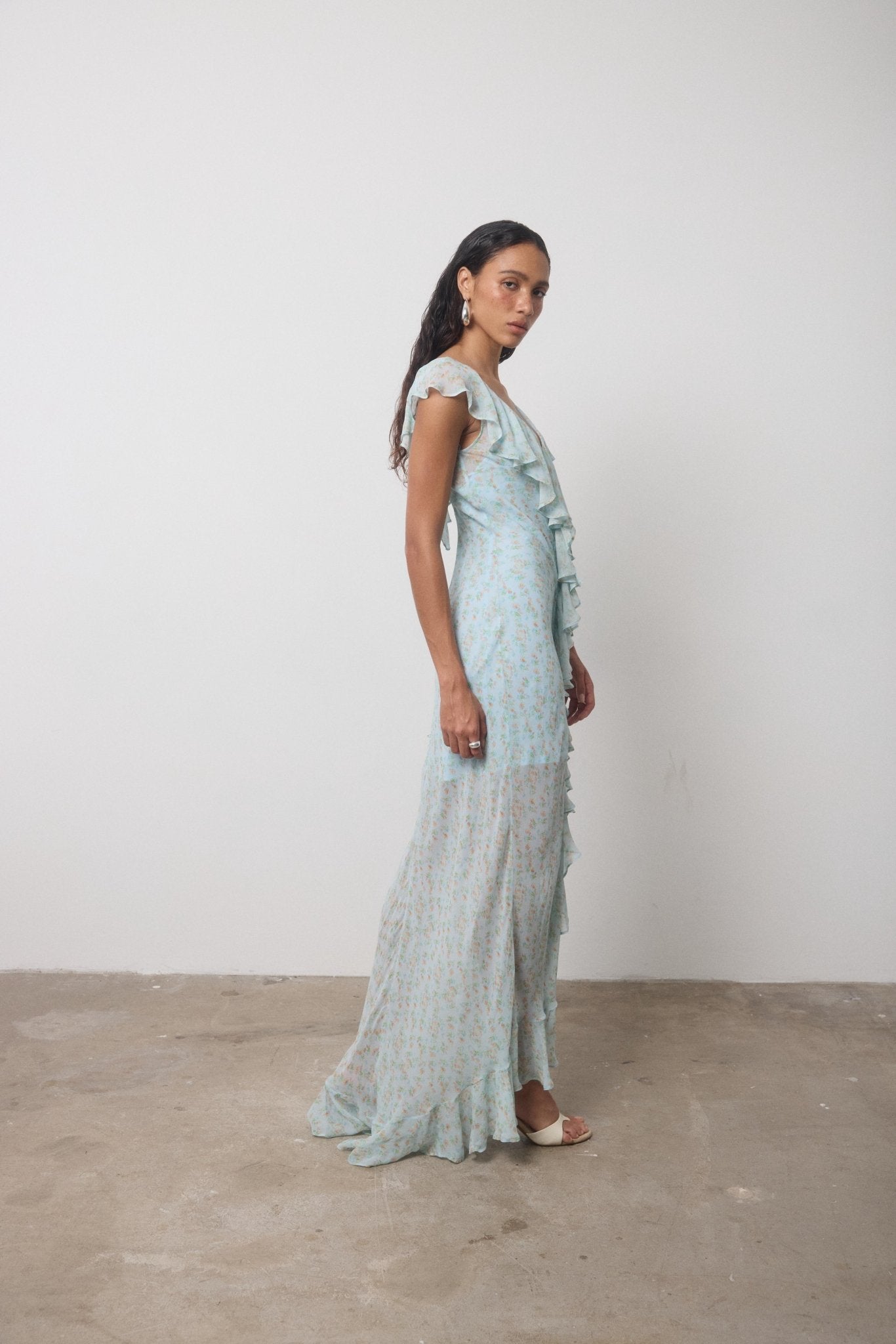 SOLEIL CHIFFON MAXI DRESS IN SPRING BLOOM FLORAL - De La Vali