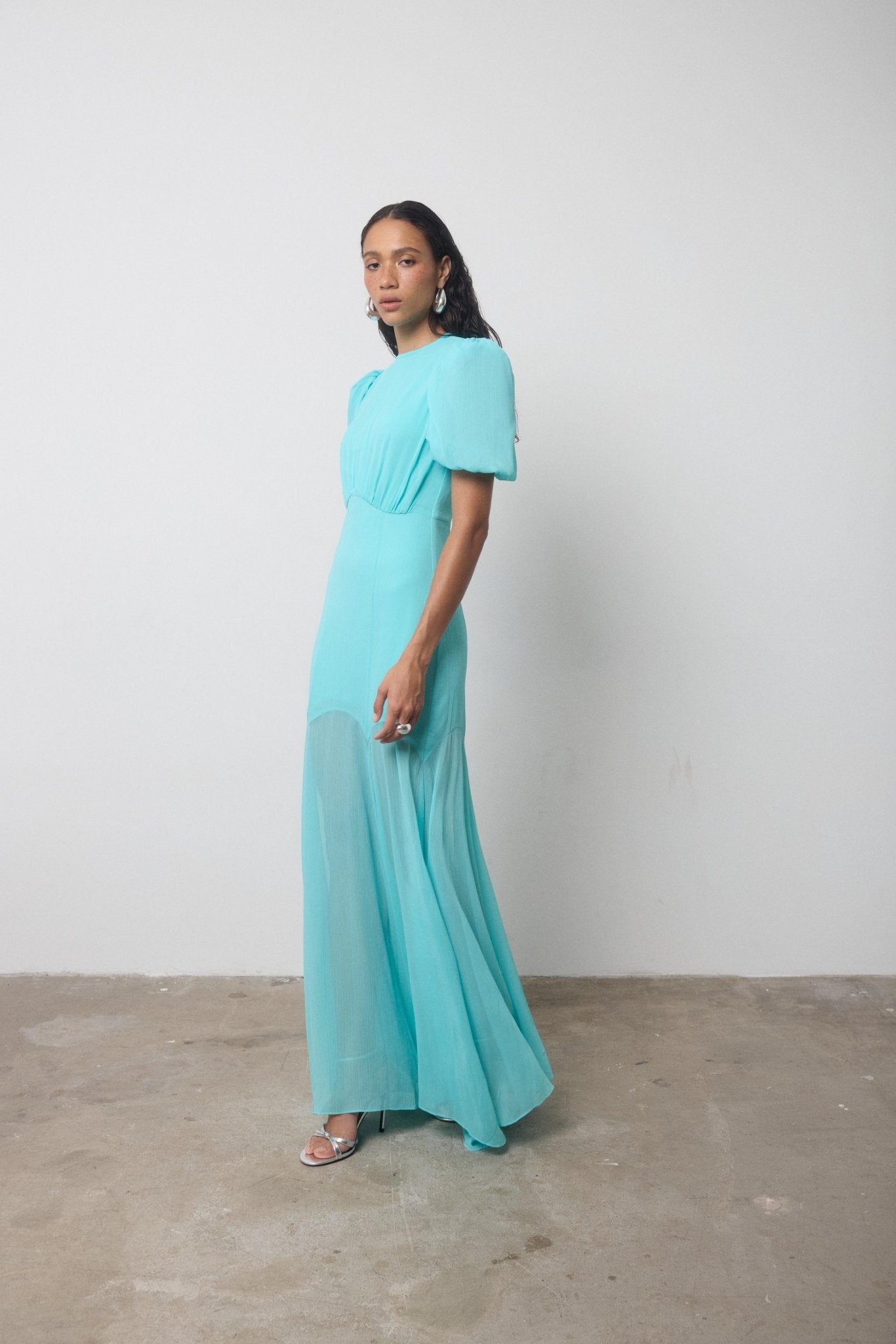 AGUA MAXI DRESS IN TURQUOISE CRINKLE CHIFFON - De La Vali