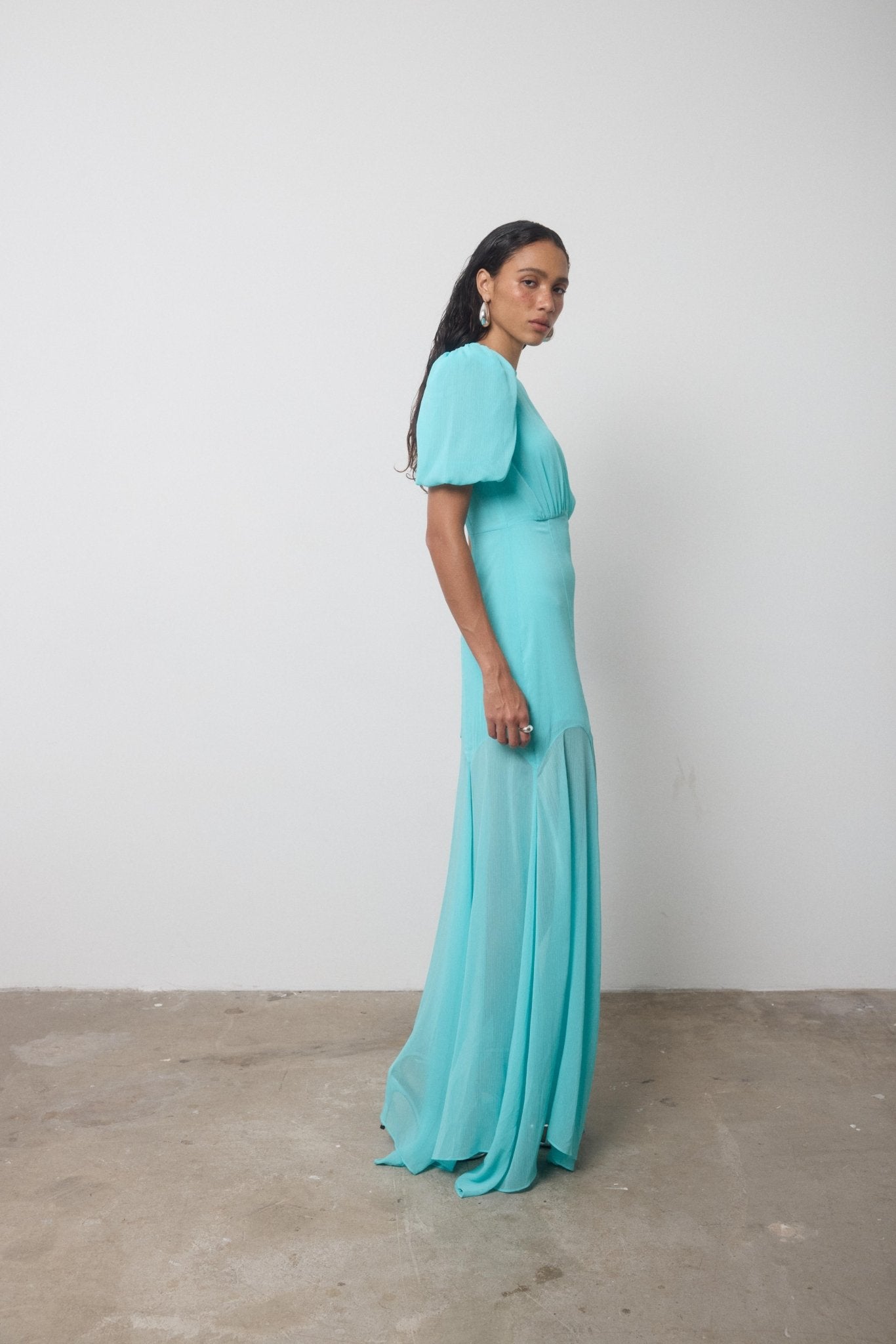 AGUA MAXI DRESS IN TURQUOISE CRINKLE CHIFFON - De La Vali