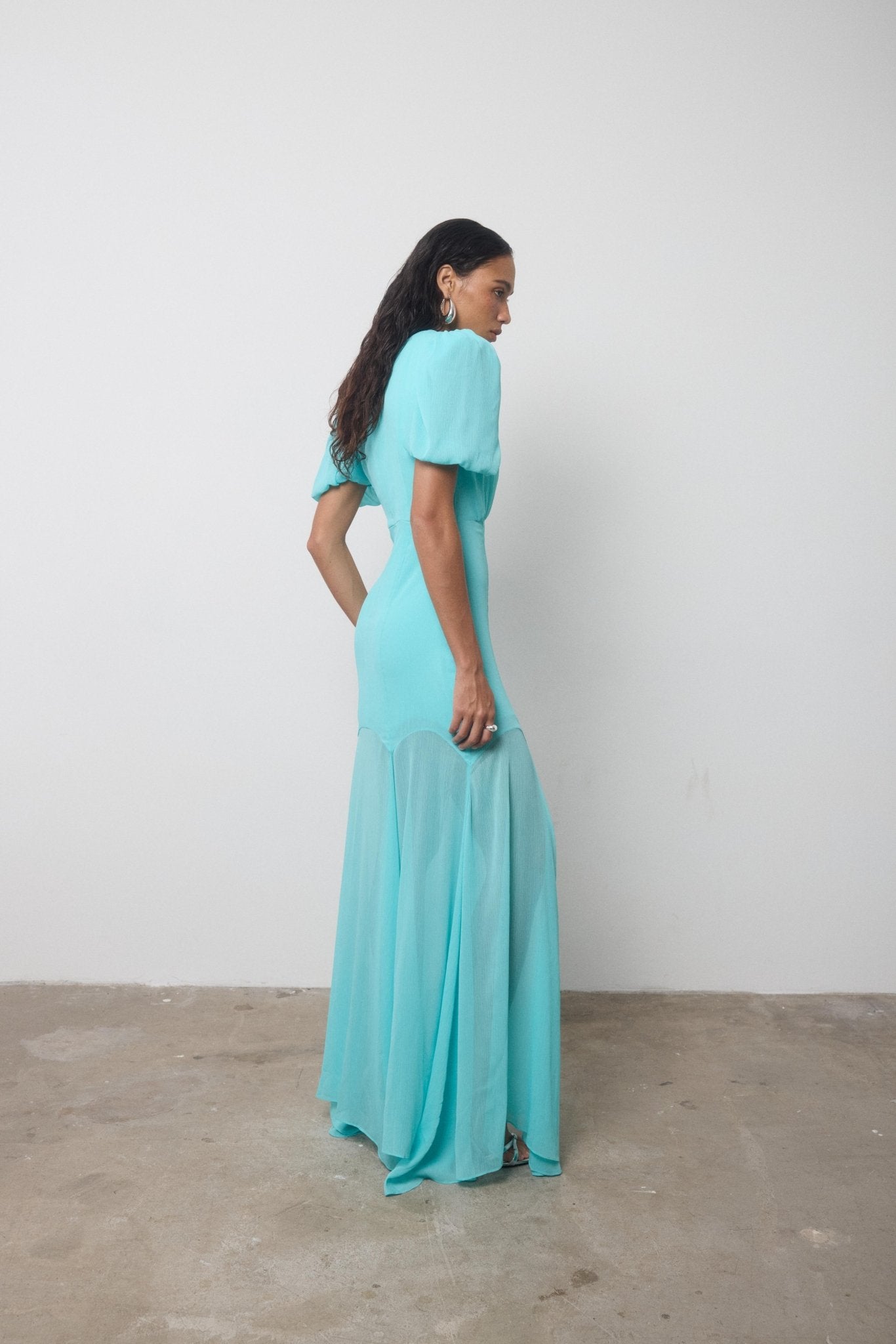 AGUA MAXI DRESS IN TURQUOISE CRINKLE CHIFFON - De La Vali