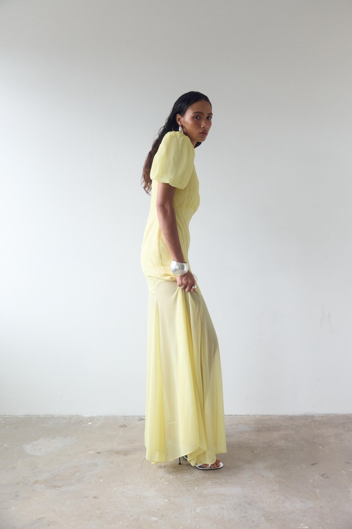 AGUA MAXI DRESS IN BABY YELLOW CRINKLE CHIFFON - De La Vali