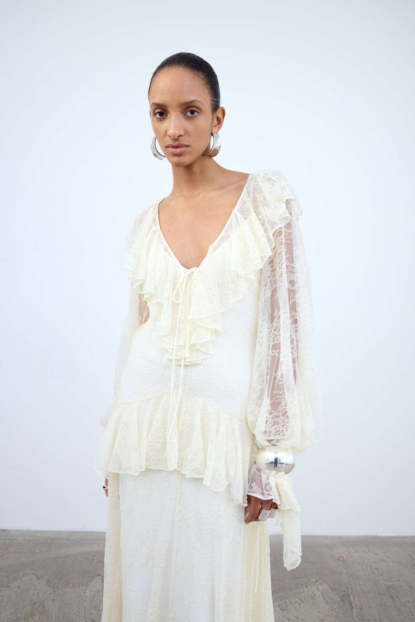 ESEN MAXI DRESS IN IVORY LACE - De La Vali